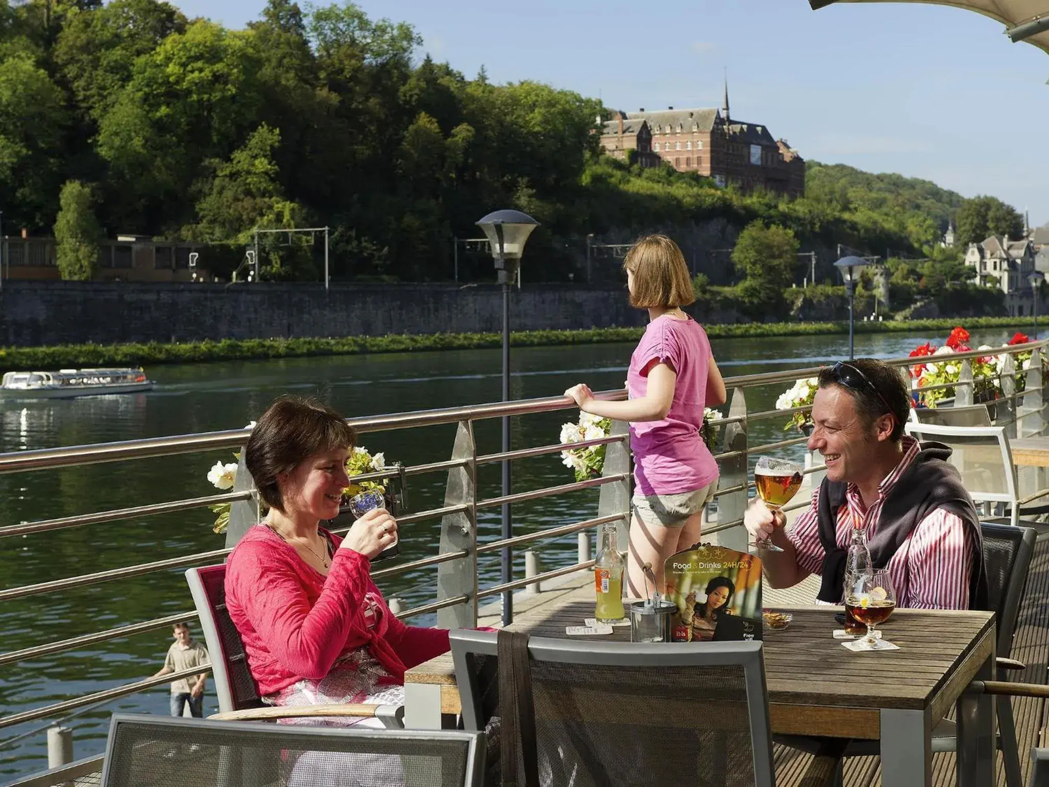 Lounge or bar in ibis Dinant Centre Lounge or bar in ibis Dinant Centre