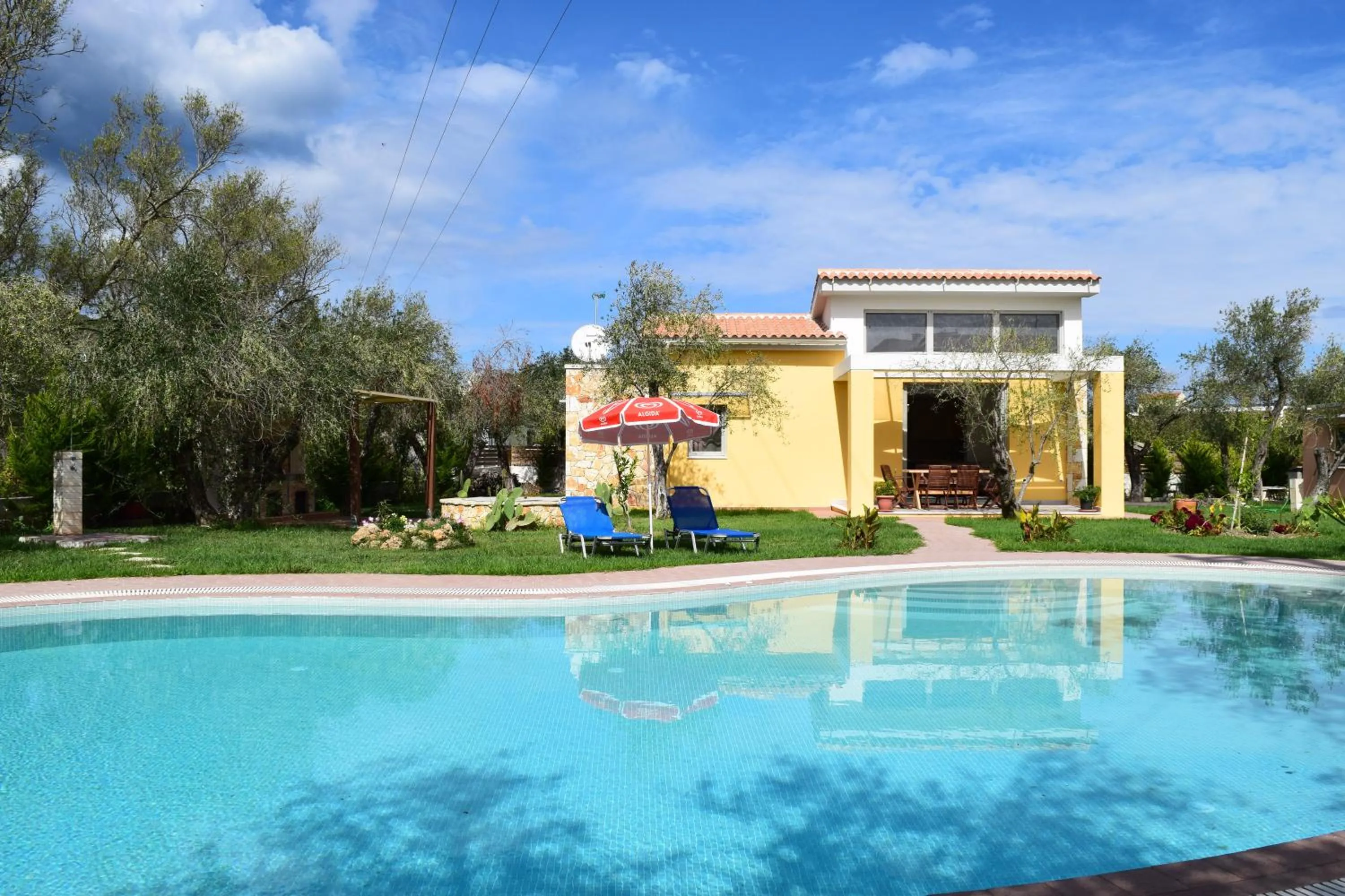 Garden in Three Stars Luxury Villas
