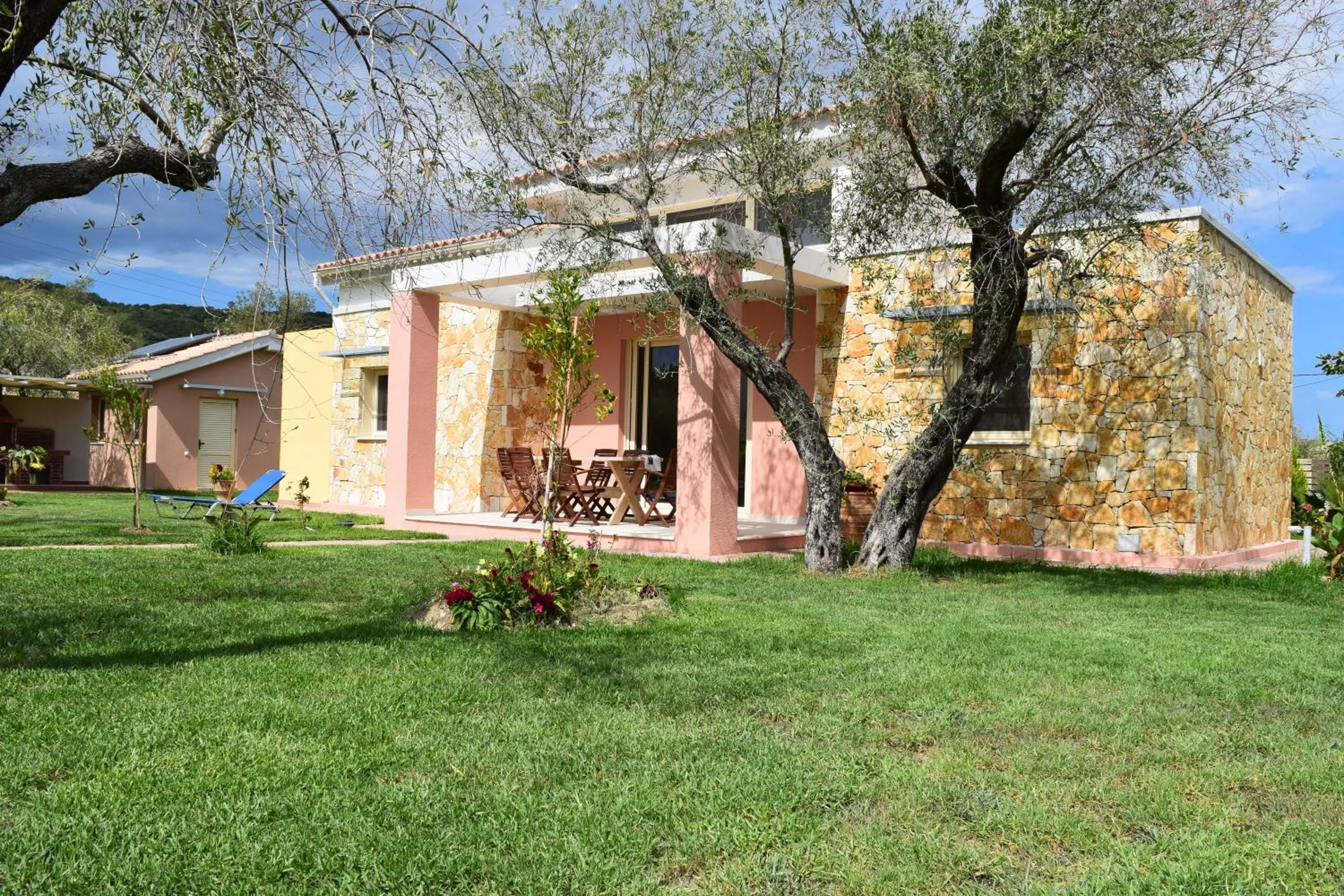 Garden in Three Stars Luxury Villas