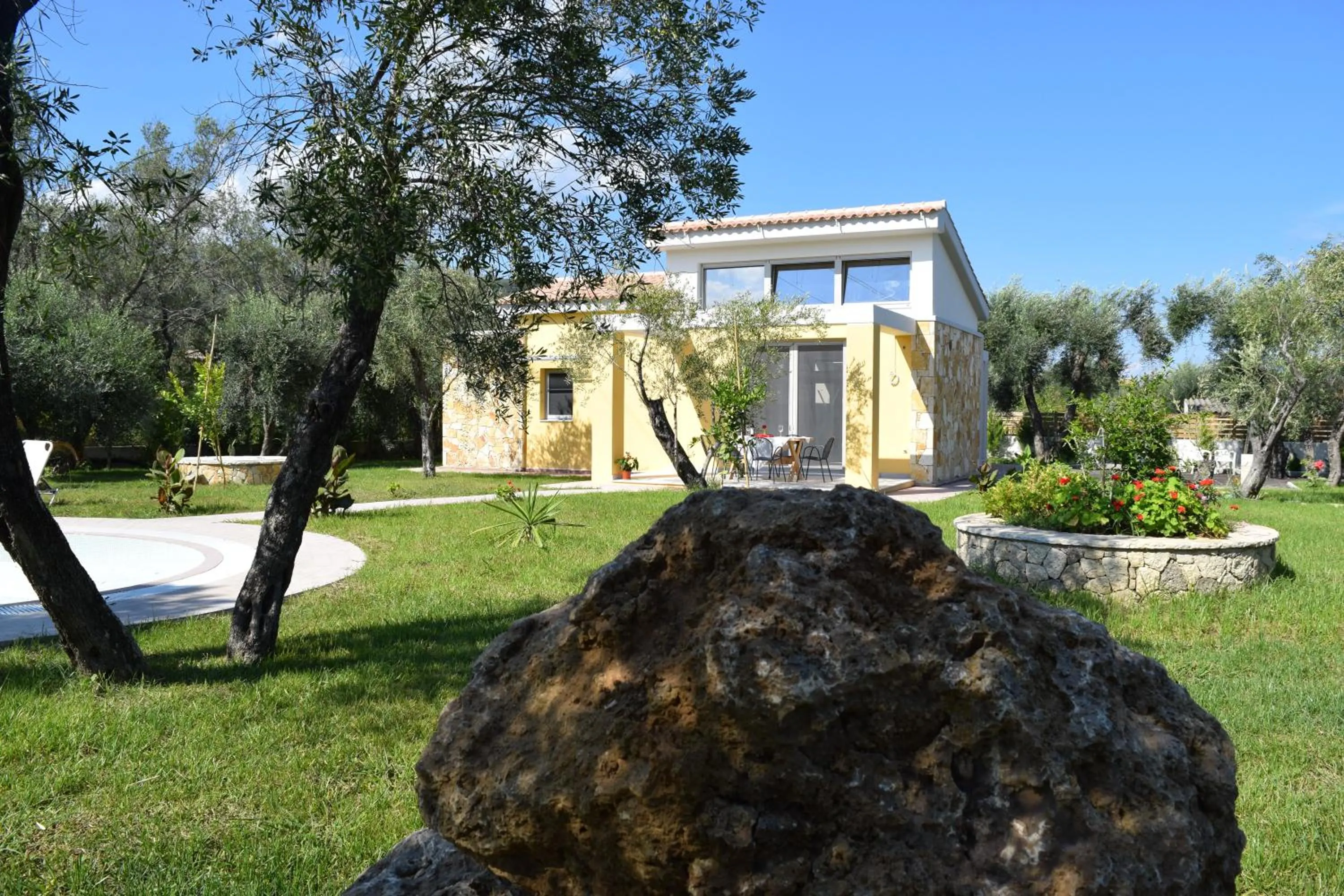 Garden in Three Stars Luxury Villas