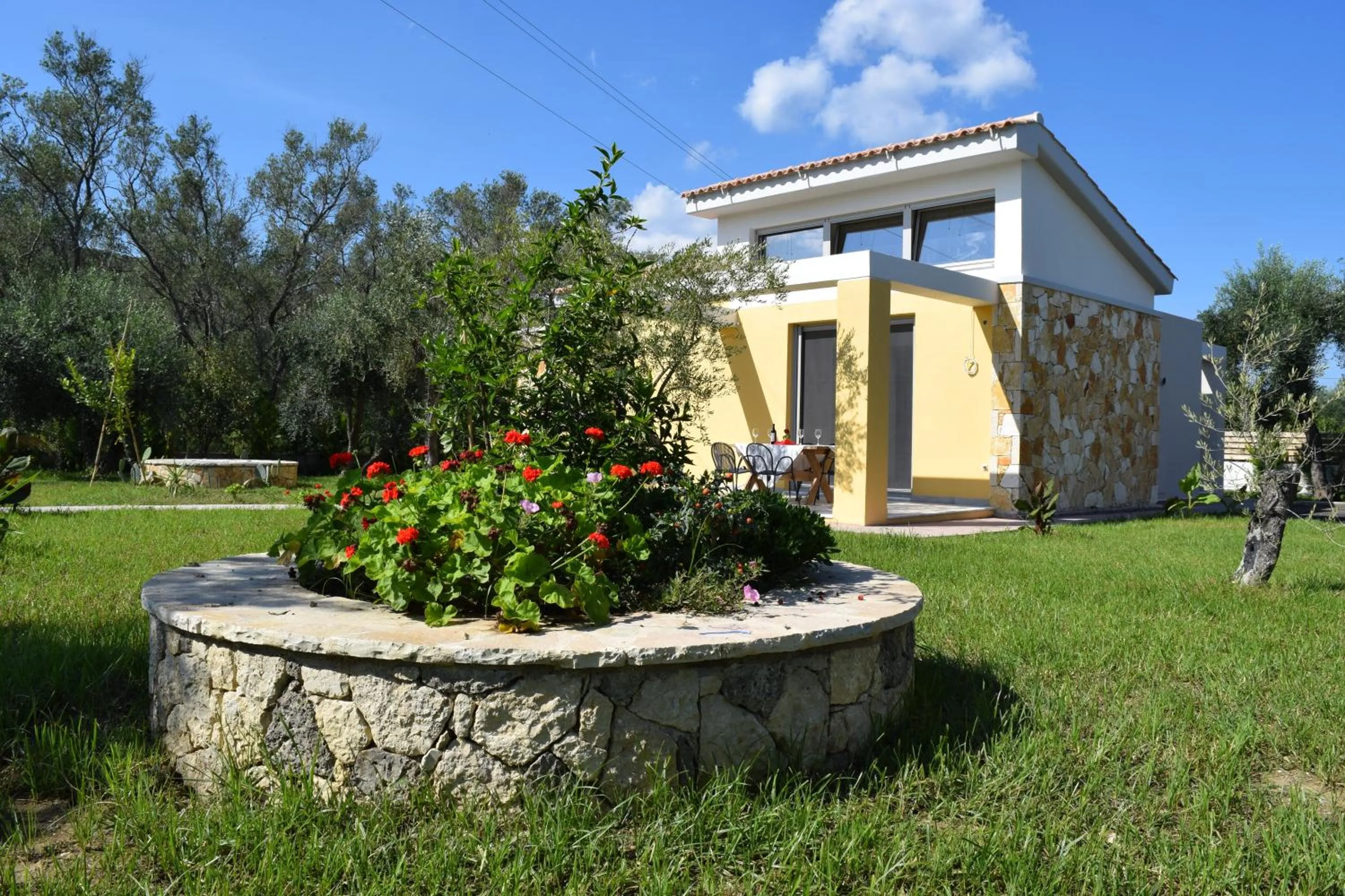 Garden in Three Stars Luxury Villas