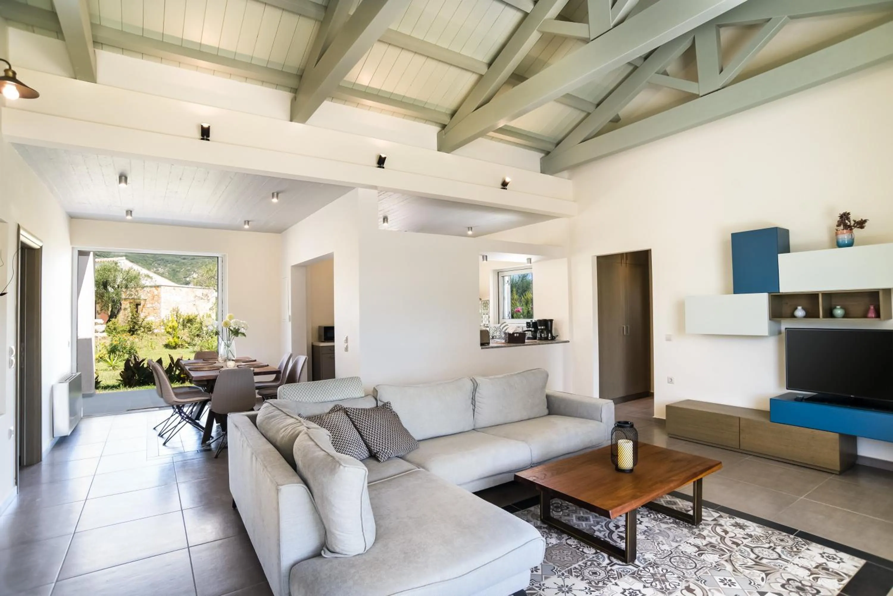 TV and multimedia in Three Stars Luxury Villas