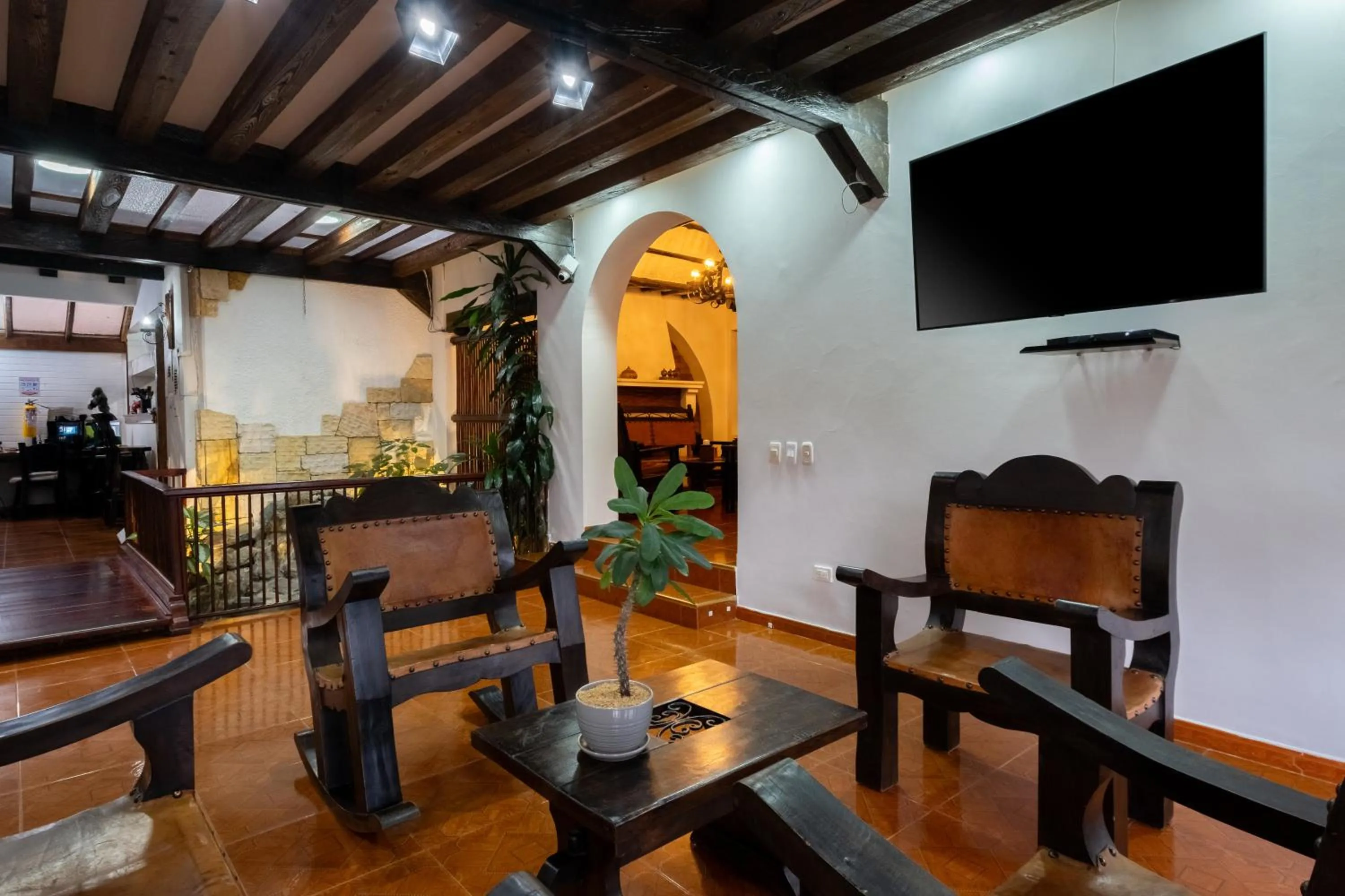 Communal lounge/ TV room in Hotel Chalet El Castillo by Majuva