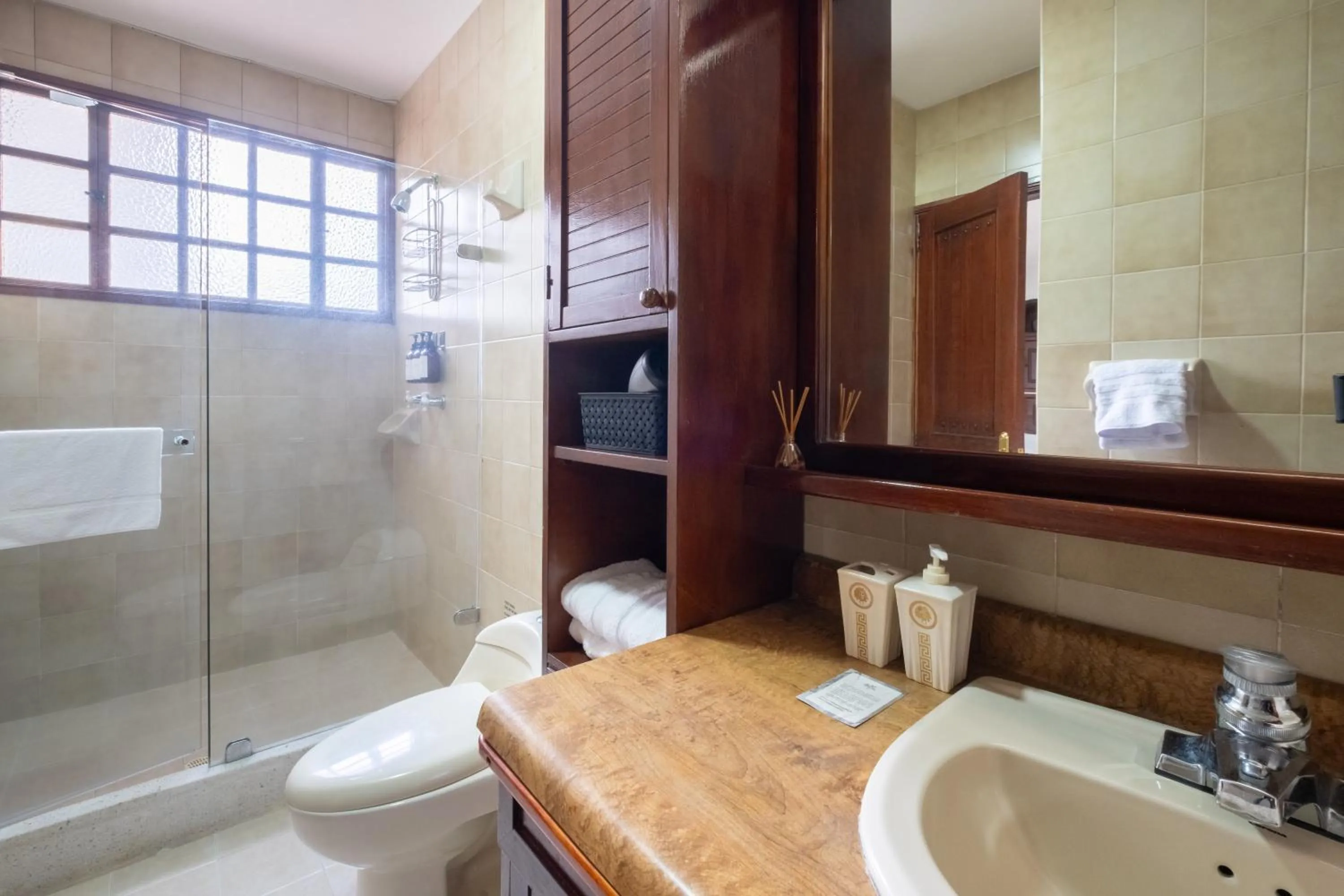 Hotel Chalet El Castillo by Majuva