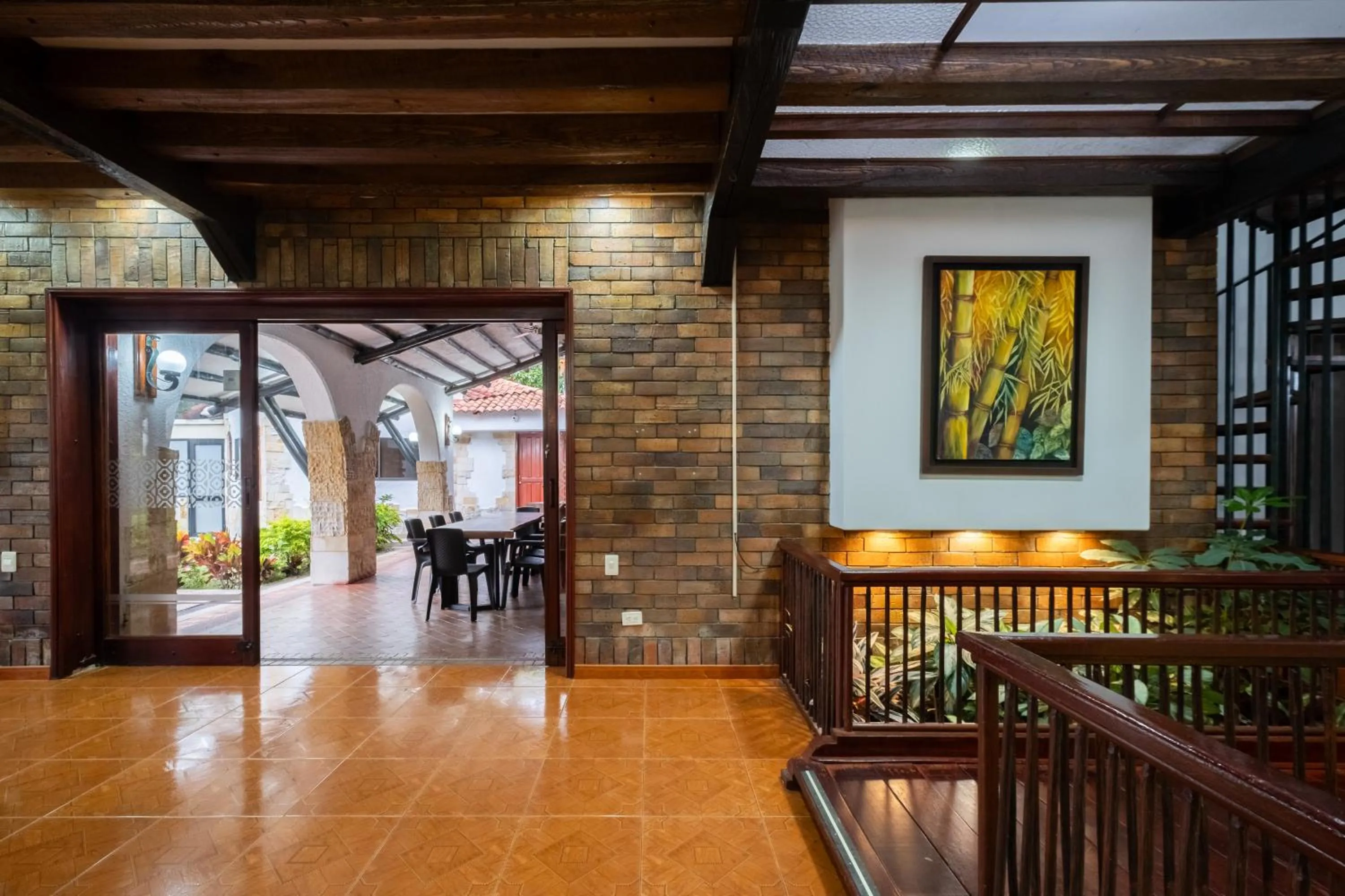 Living room in Hotel Chalet El Castillo by Majuva