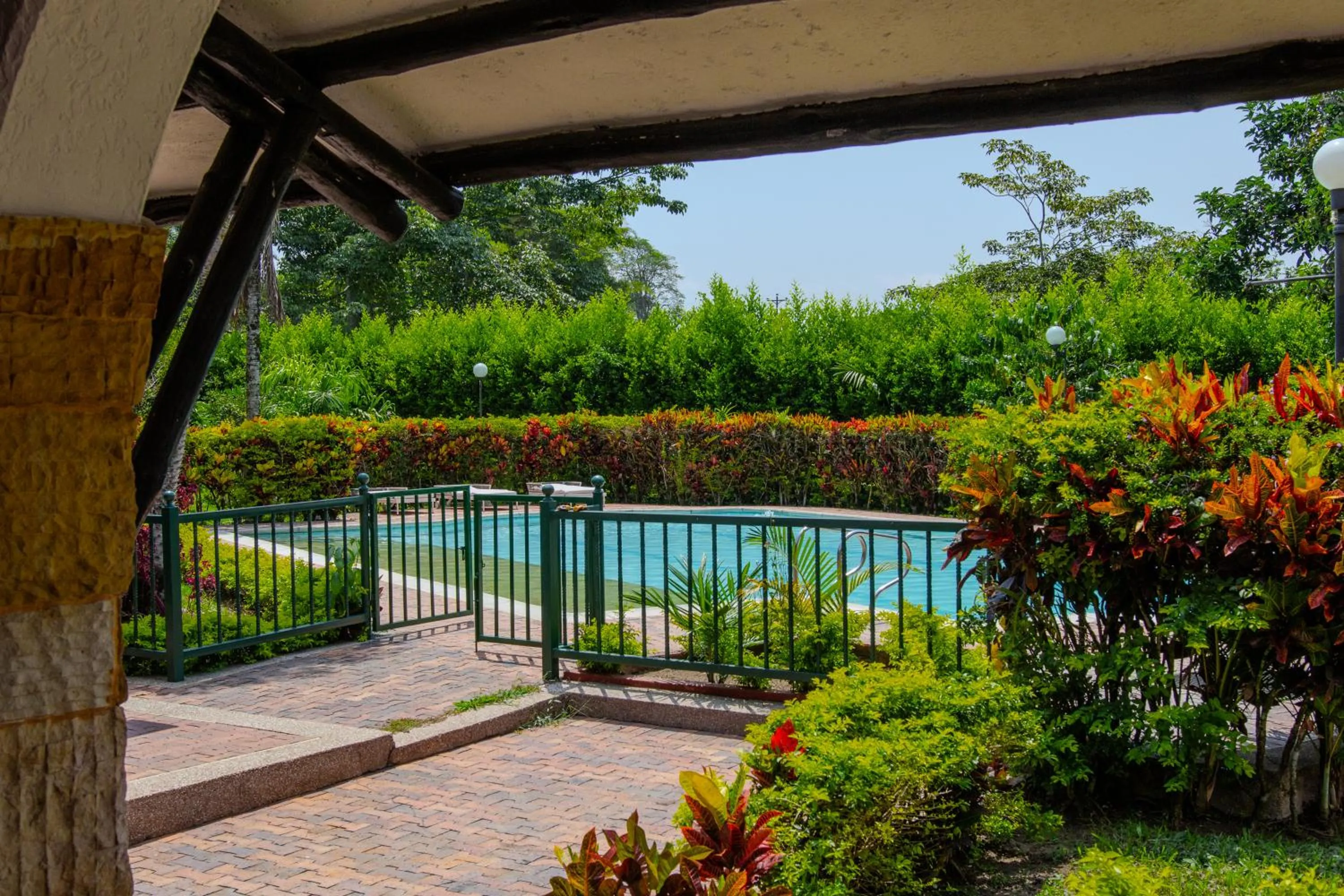 Swimming pool in Hotel Chalet El Castillo by Majuva