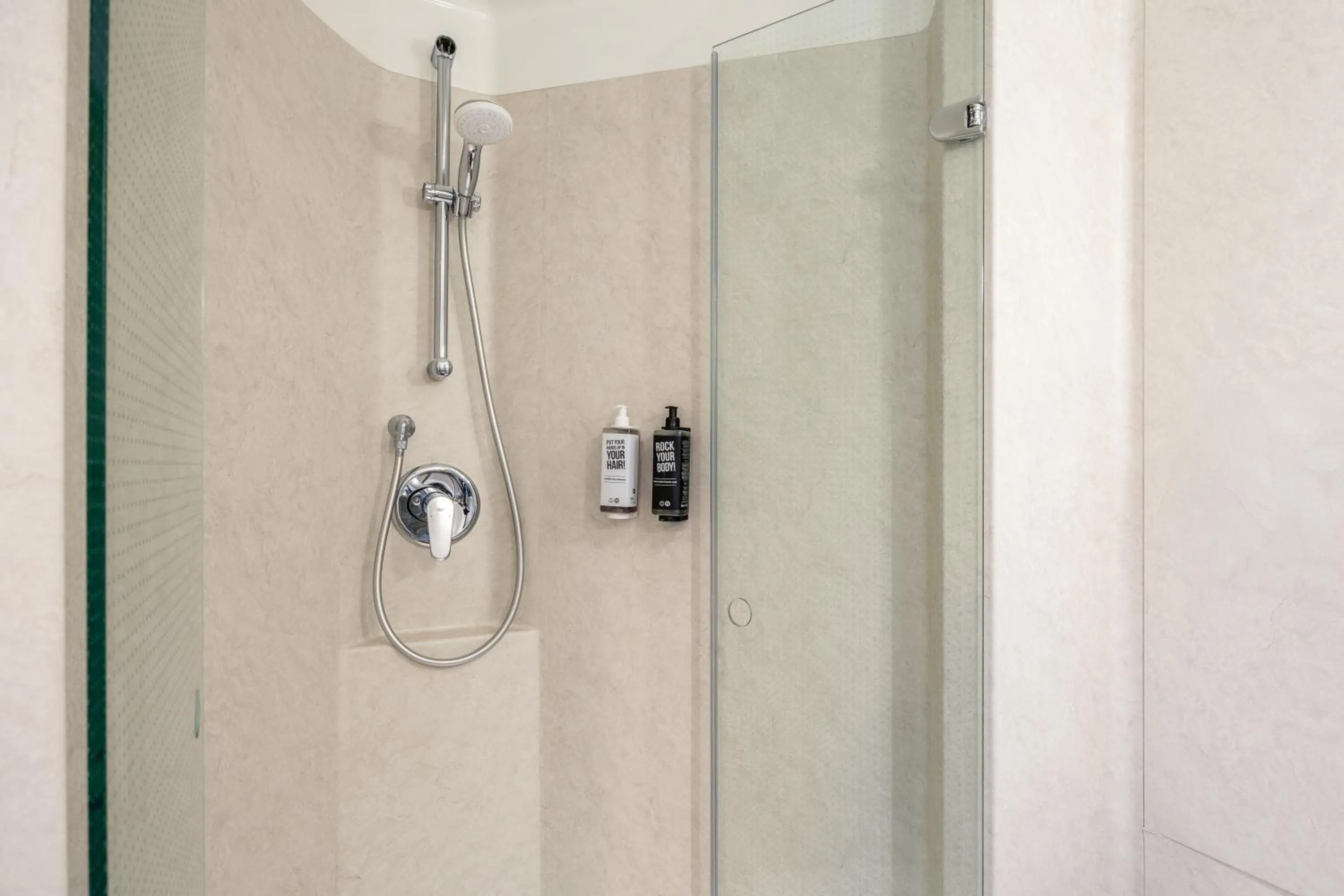 Bathroom in Ibis Namur Centre