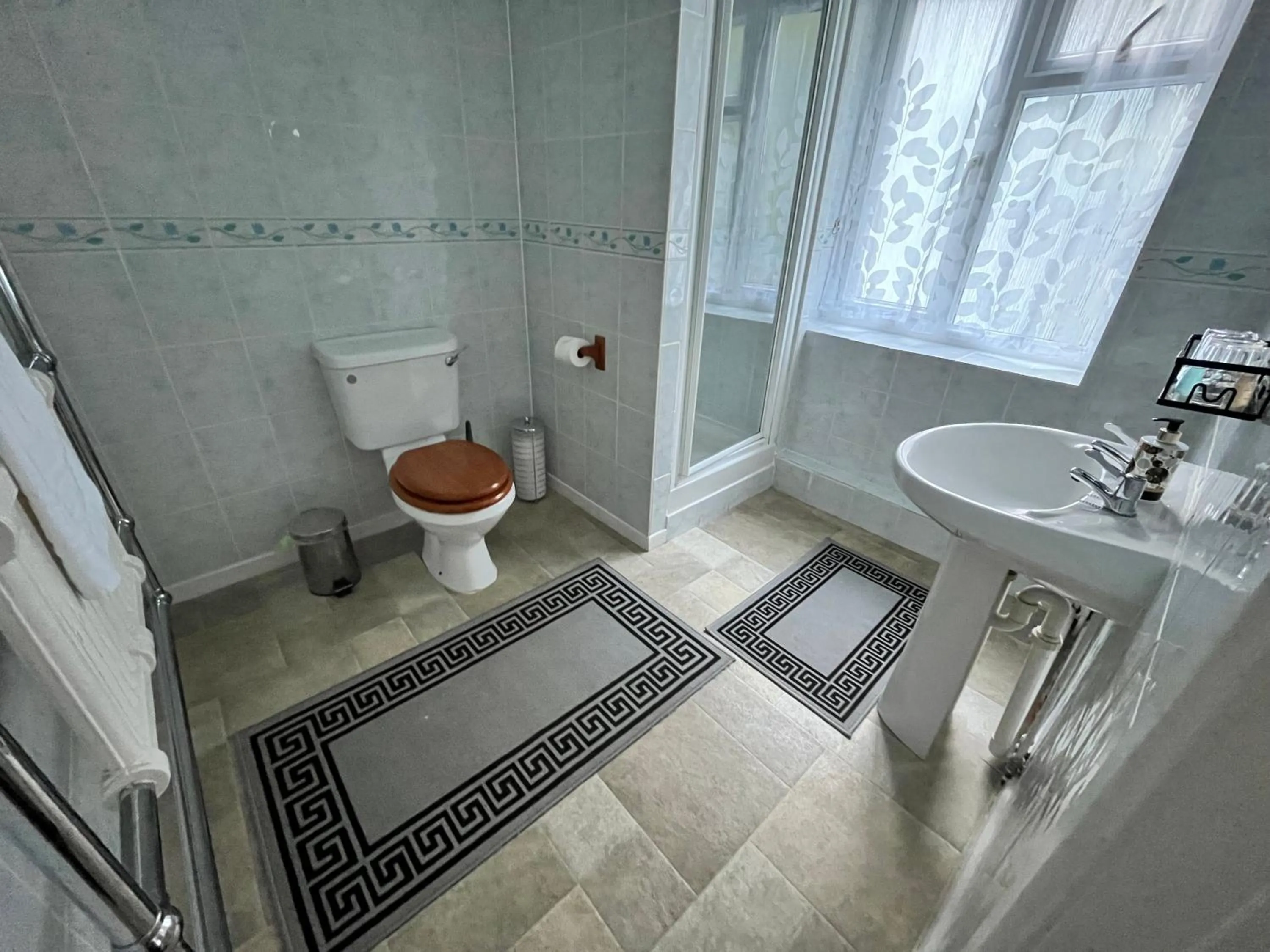 Shower in The Paddocks Hotel