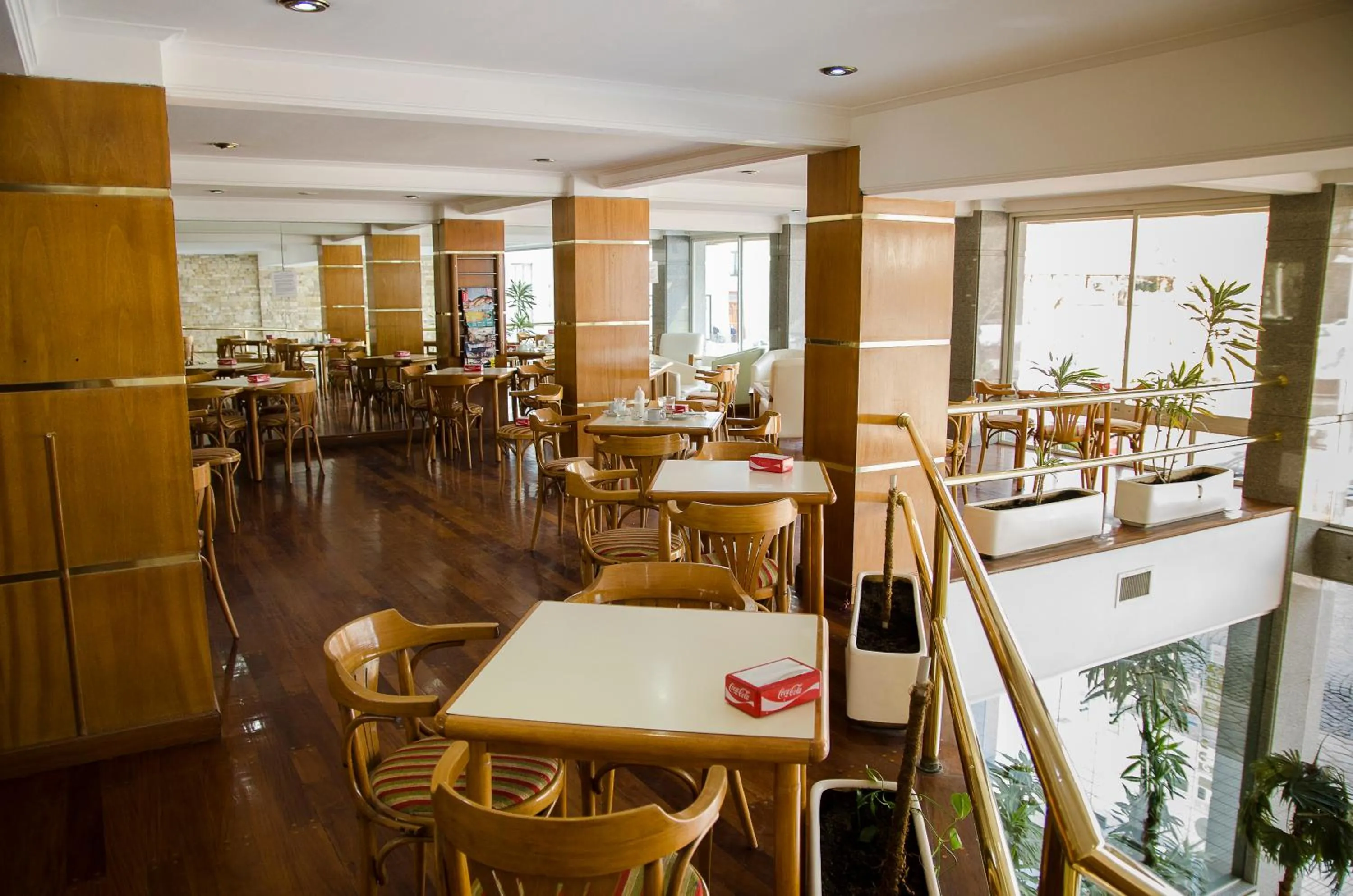 Restaurant/places to eat in Hotel Dior