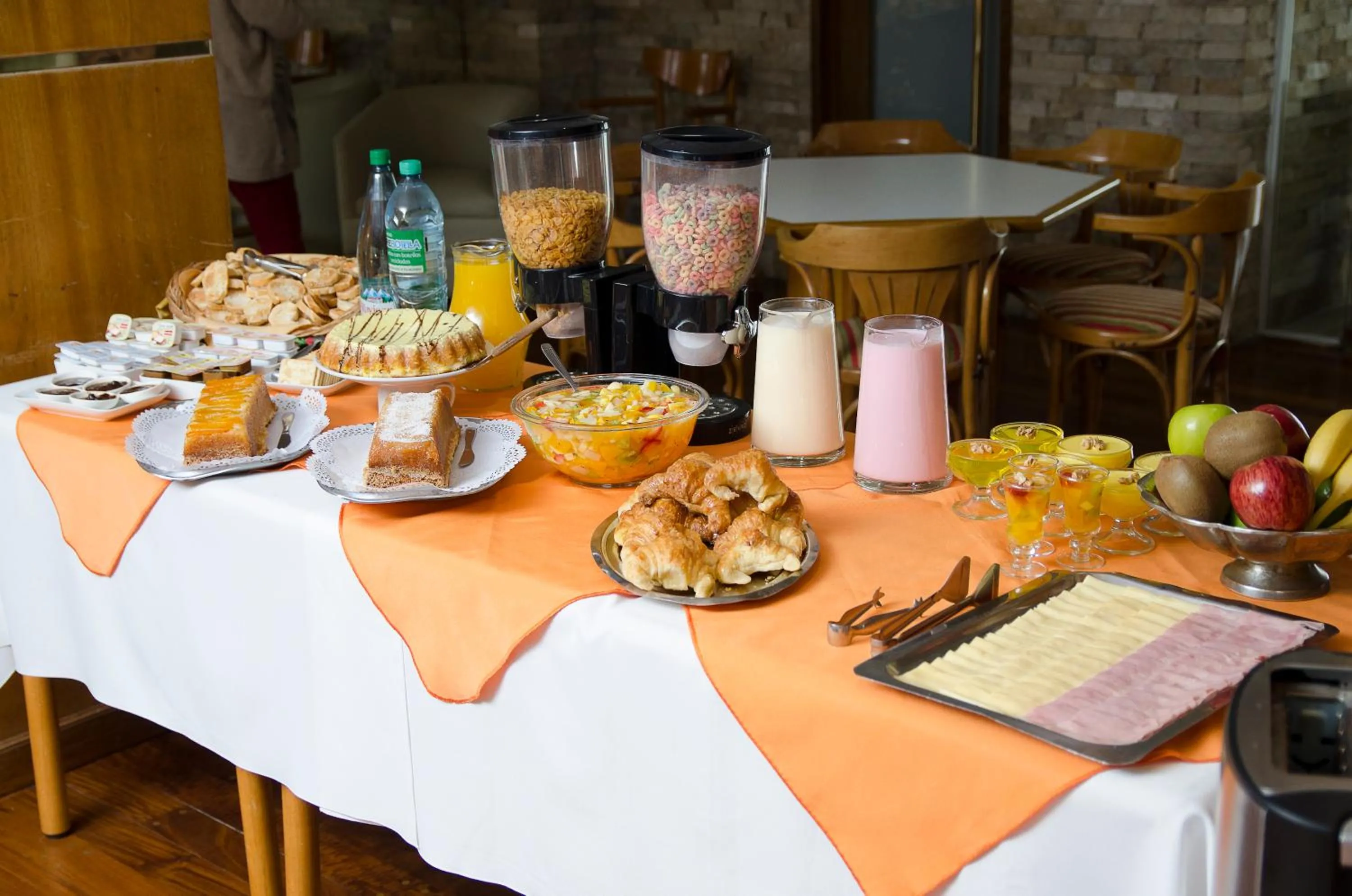 Food and drinks in Hotel Dior