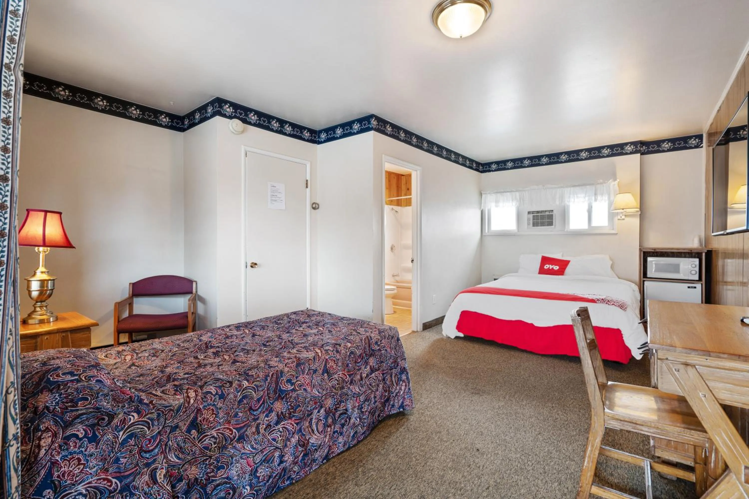 Bedroom in OYO Silver Spur Burns Hwy 20