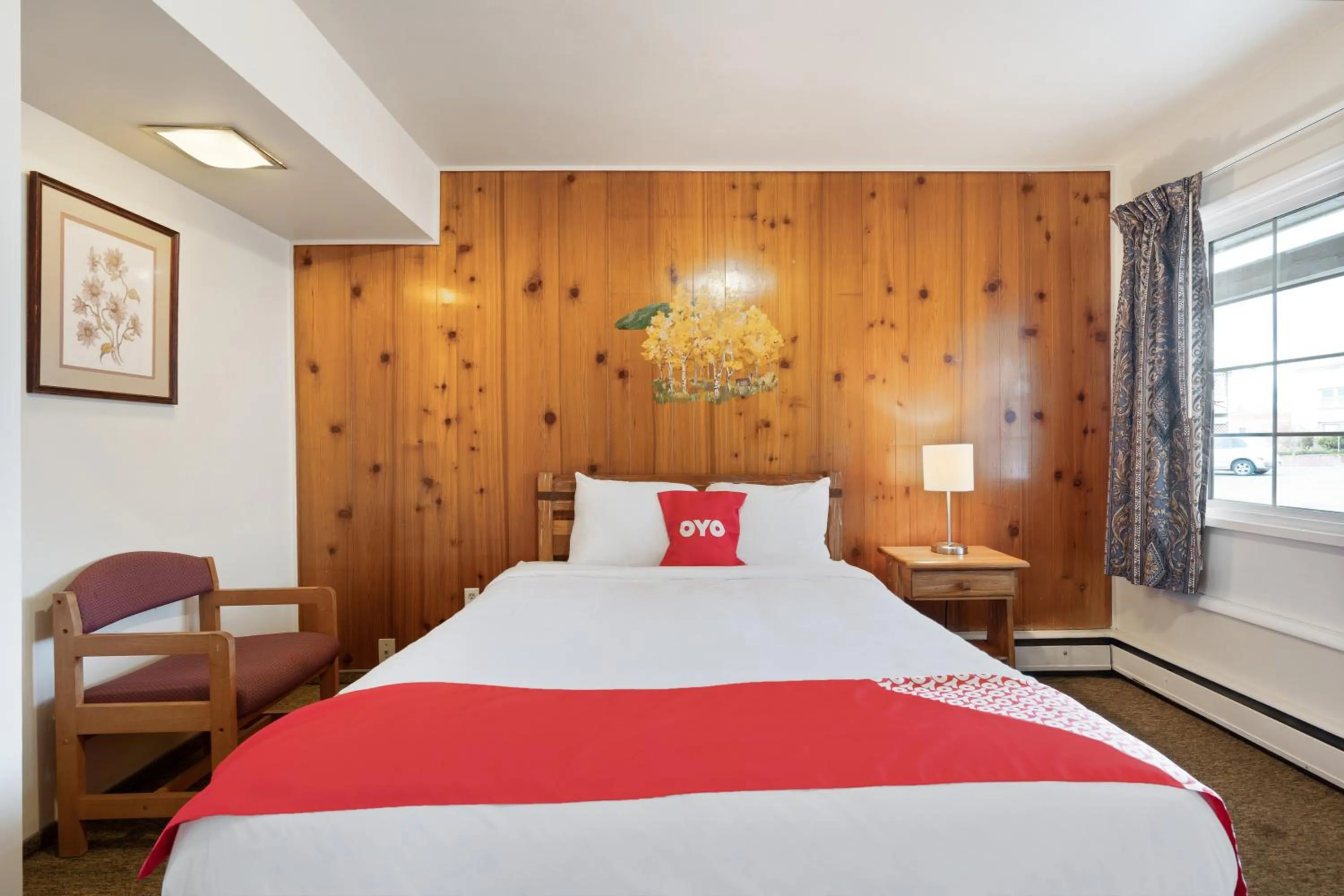 Bedroom in OYO Silver Spur Burns Hwy 20