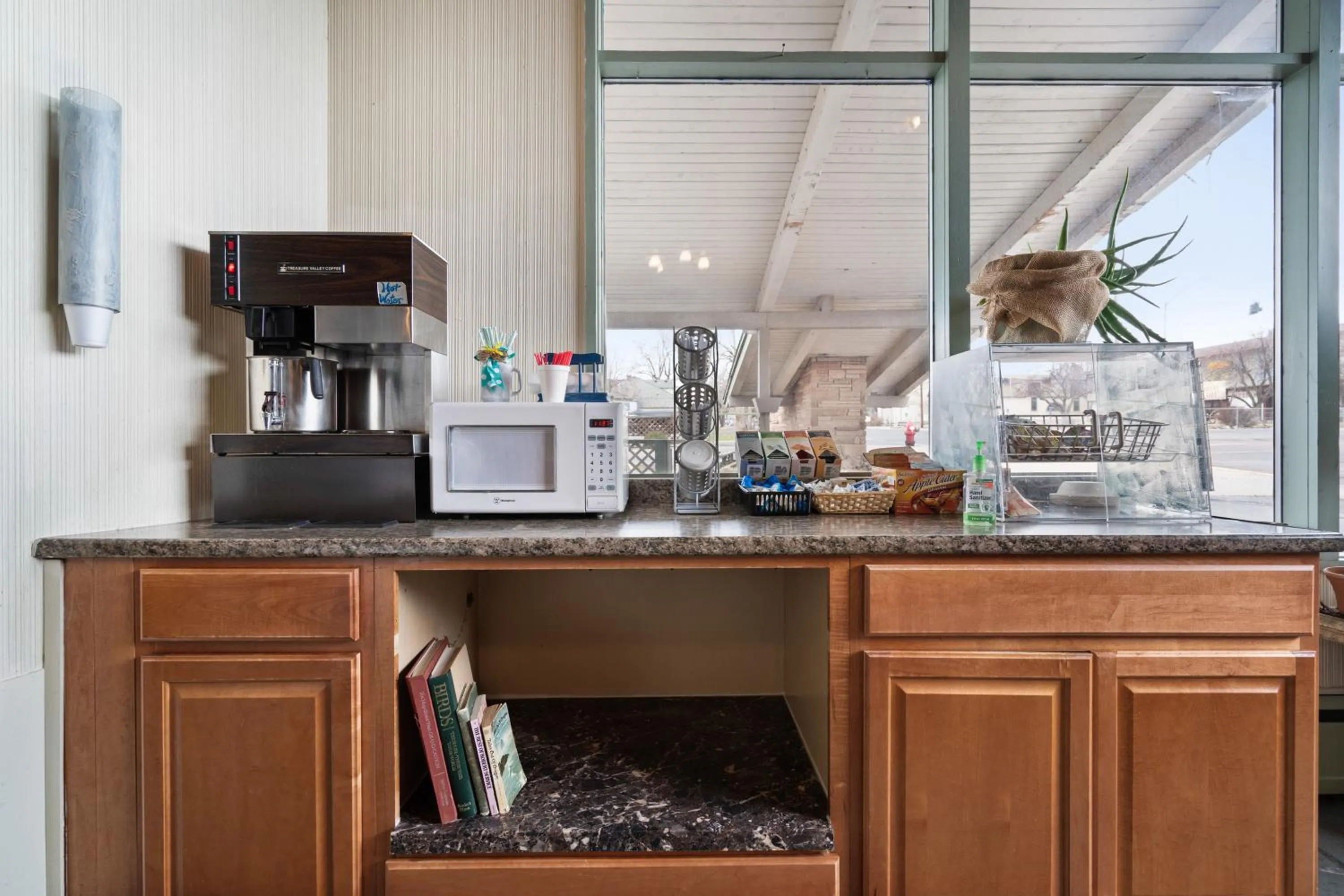 Kitchen or kitchenette in OYO Silver Spur Burns Hwy 20