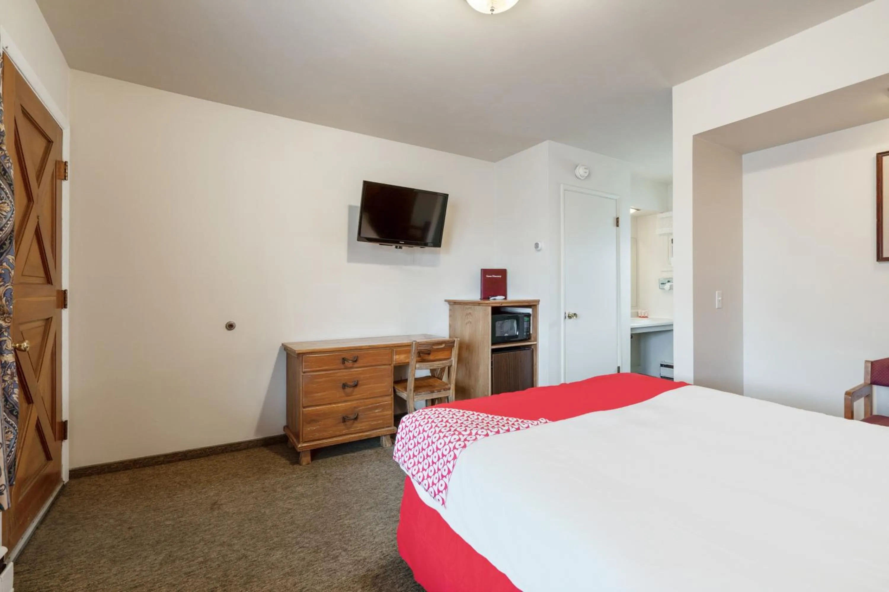 Bedroom in OYO Silver Spur Burns Hwy 20