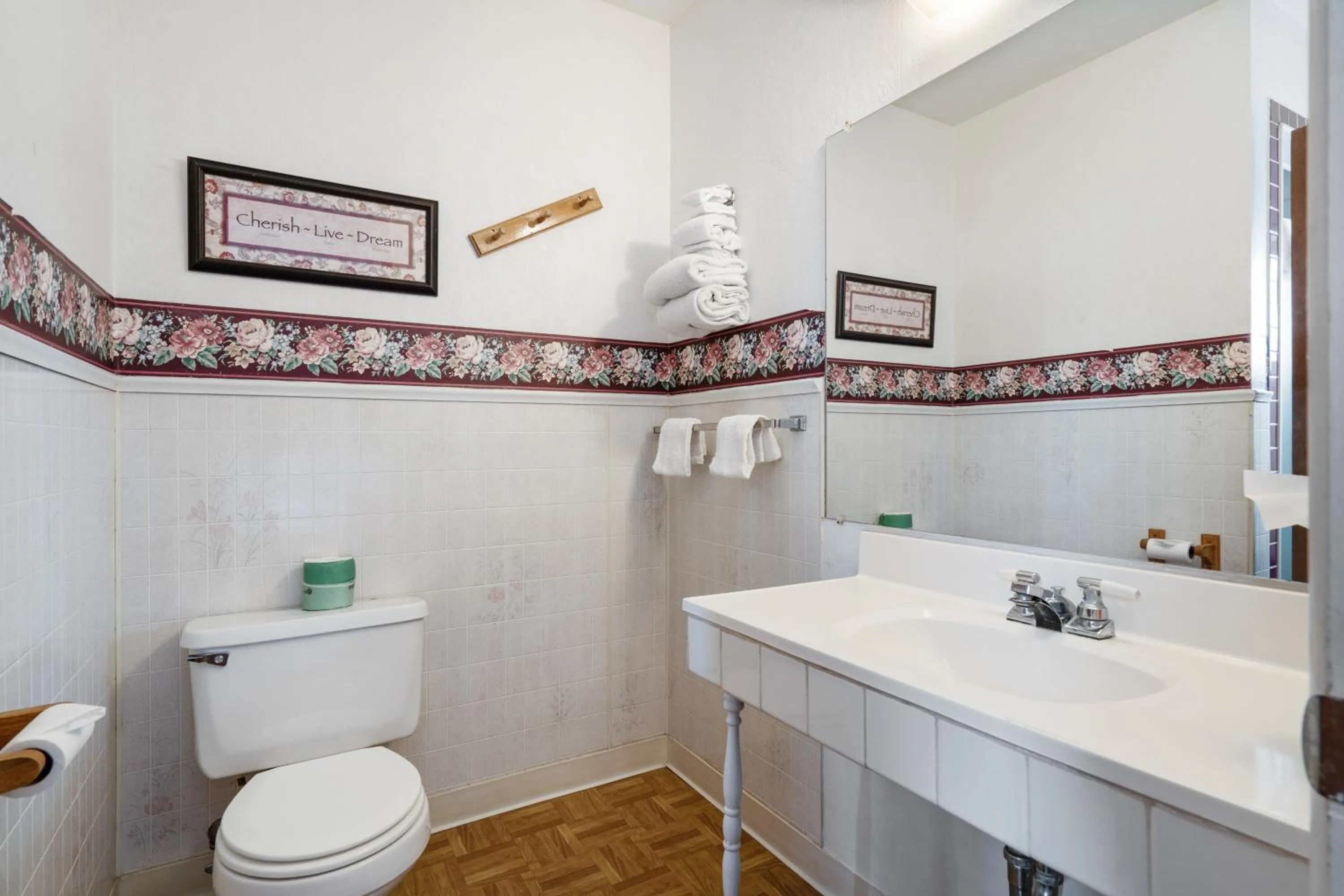 Bathroom in OYO Silver Spur Burns Hwy 20