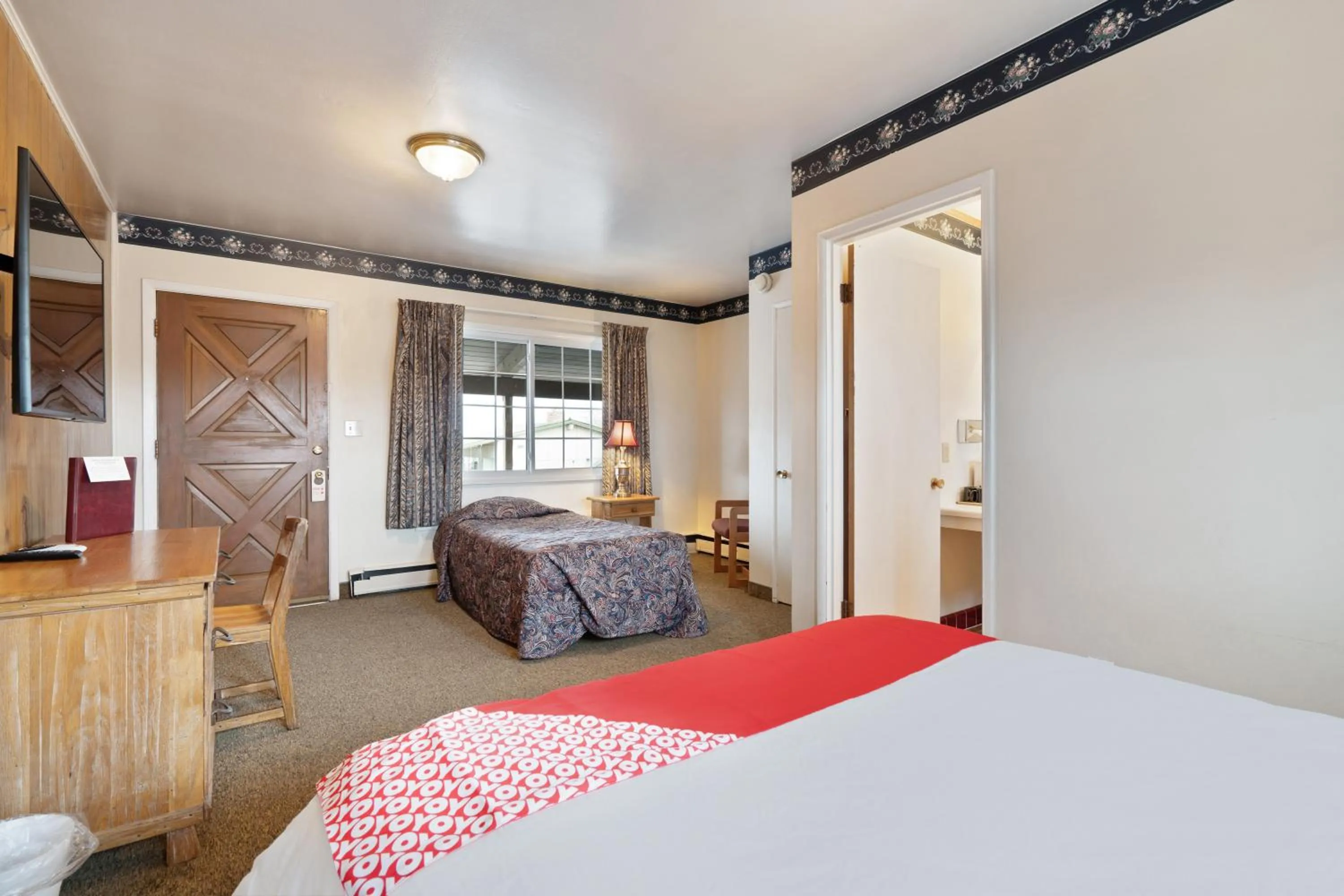 Bedroom in OYO Silver Spur Burns Hwy 20