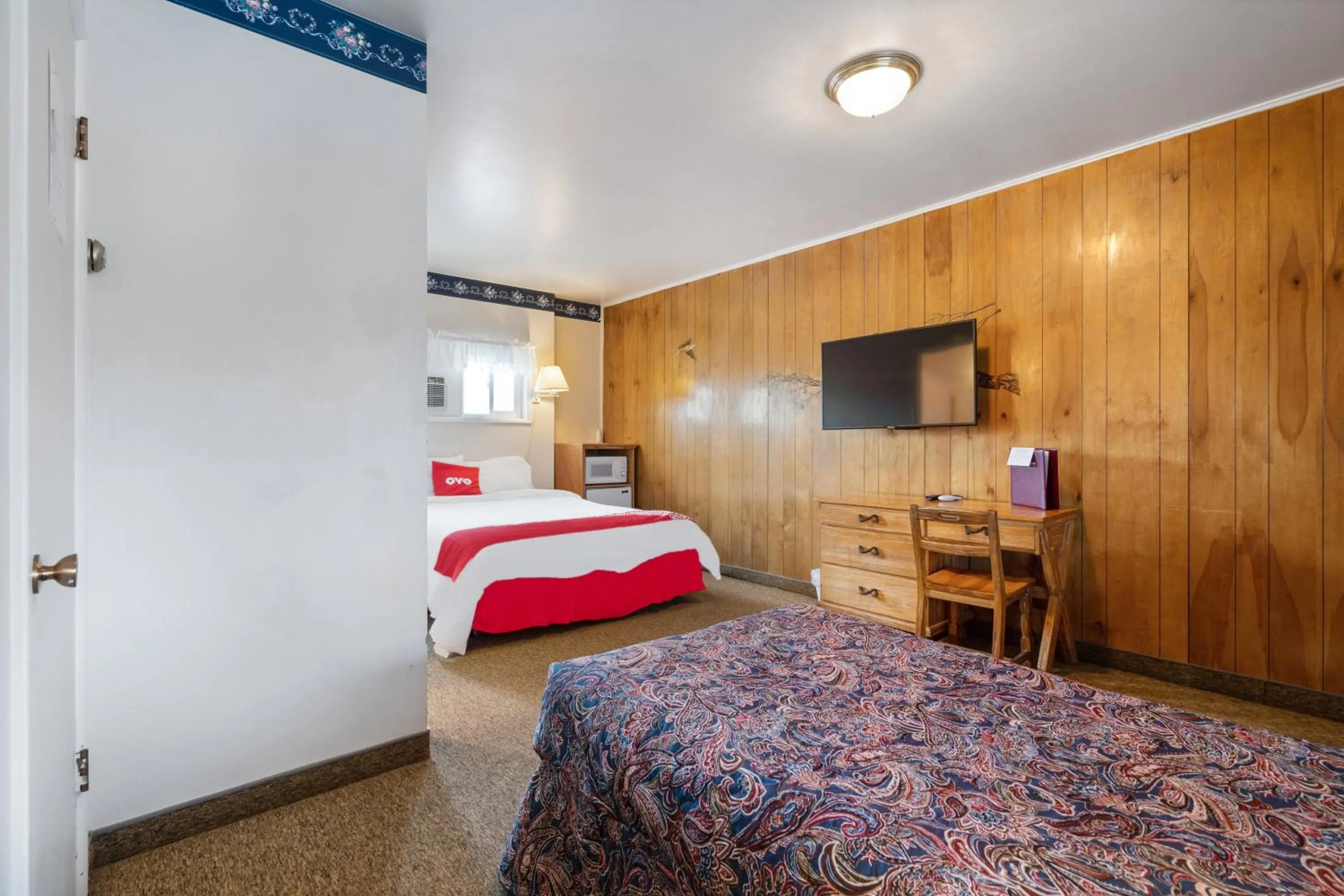 Bedroom in OYO Silver Spur Burns Hwy 20