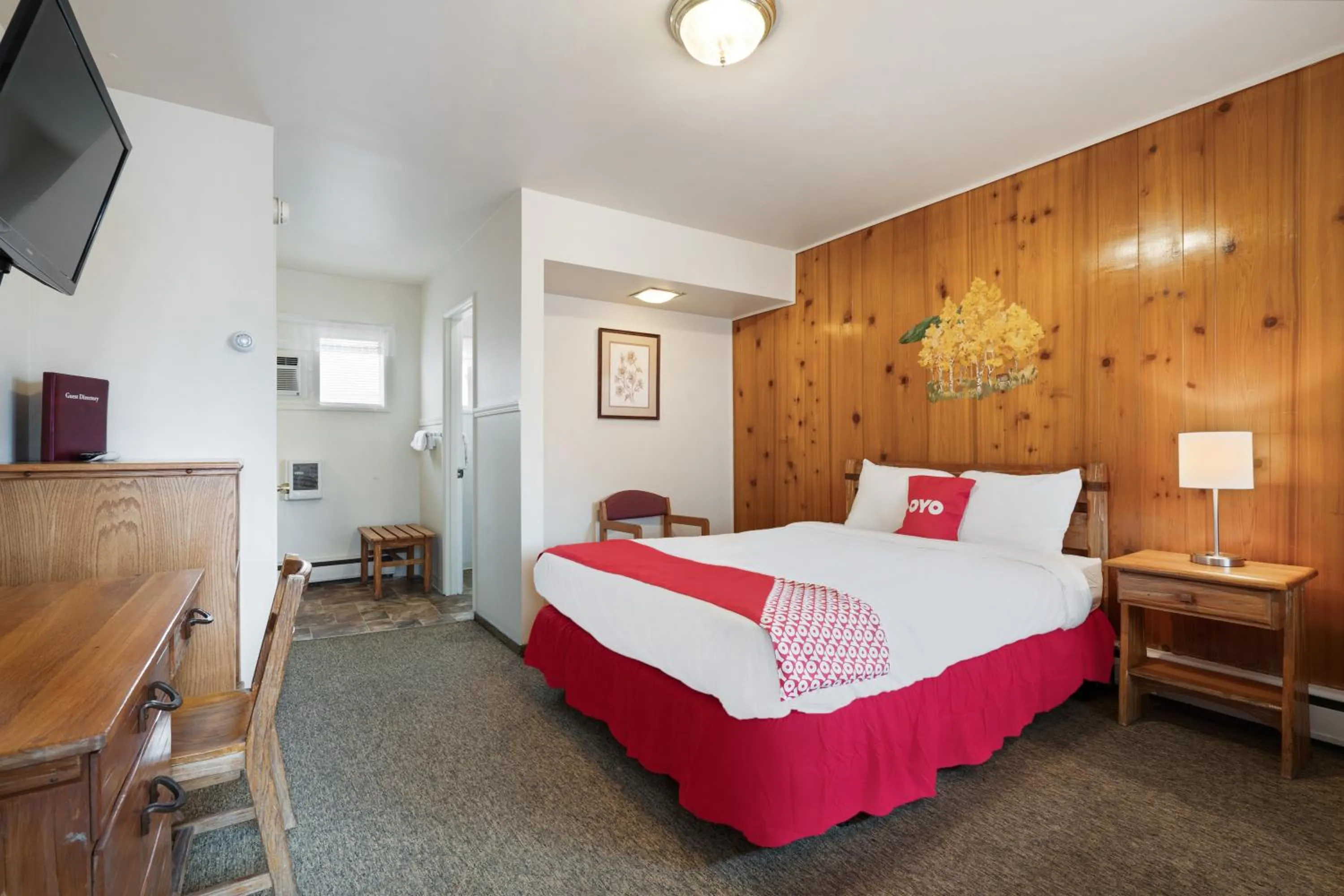 Bedroom in OYO Silver Spur Burns Hwy 20