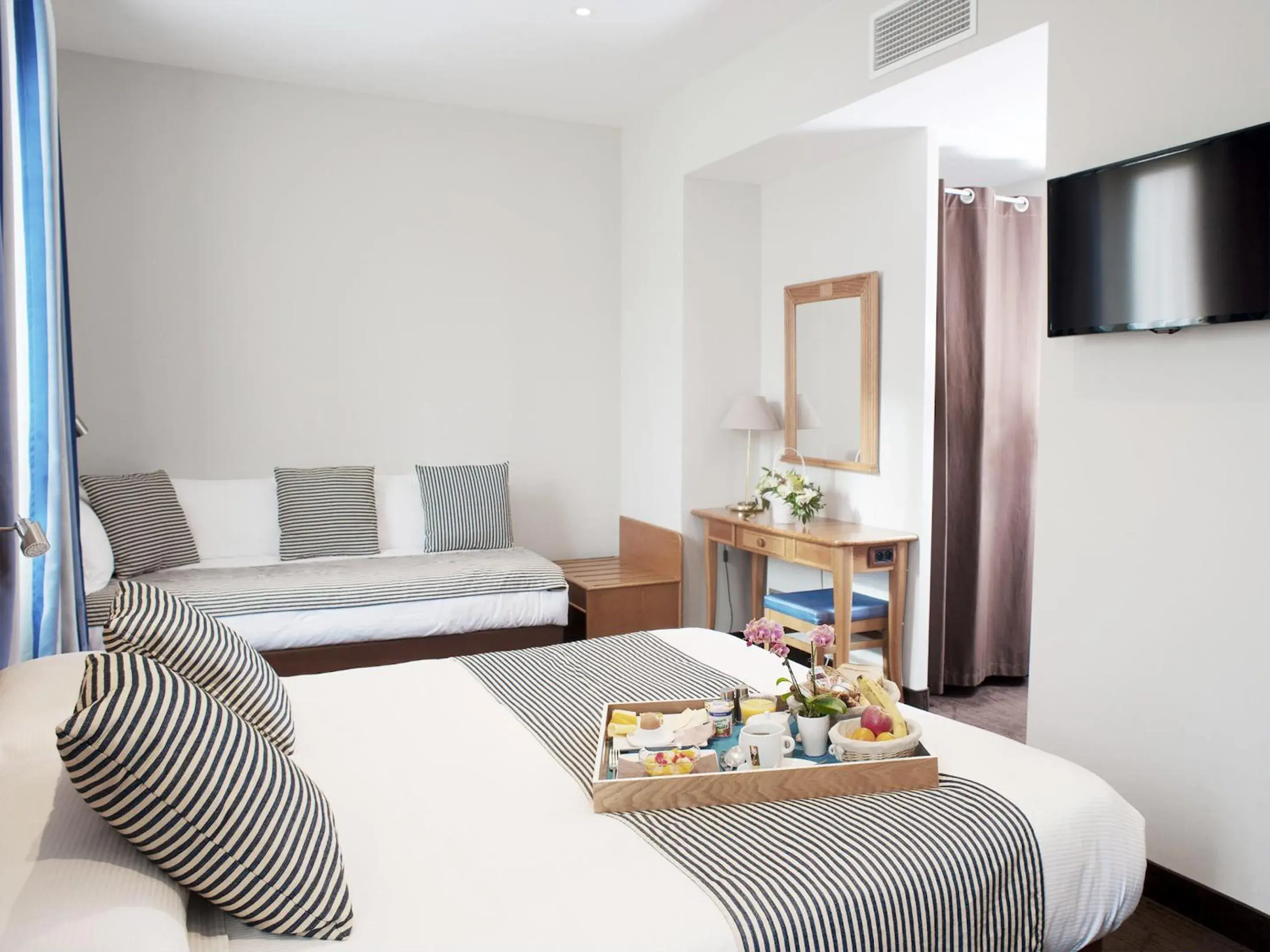 Bedroom, Bed in Hôtel Esprit d'Azur Bedroom, Bed in Hôtel Esprit d'Azur