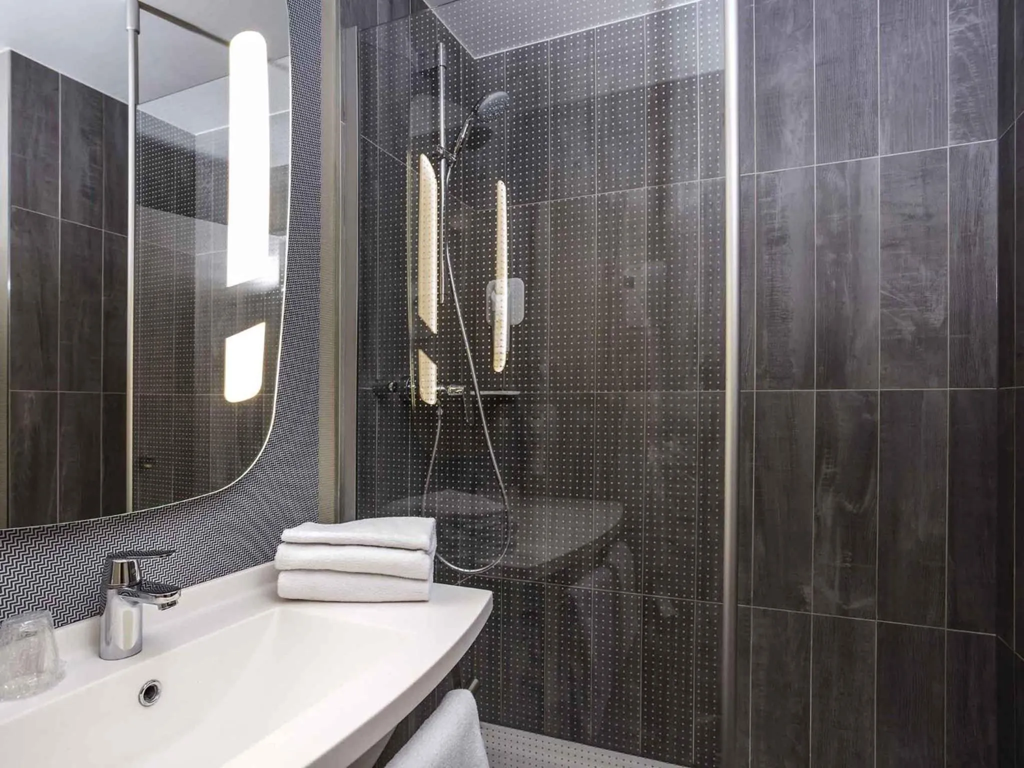 Bedroom in ibis Liège Centre Opéra