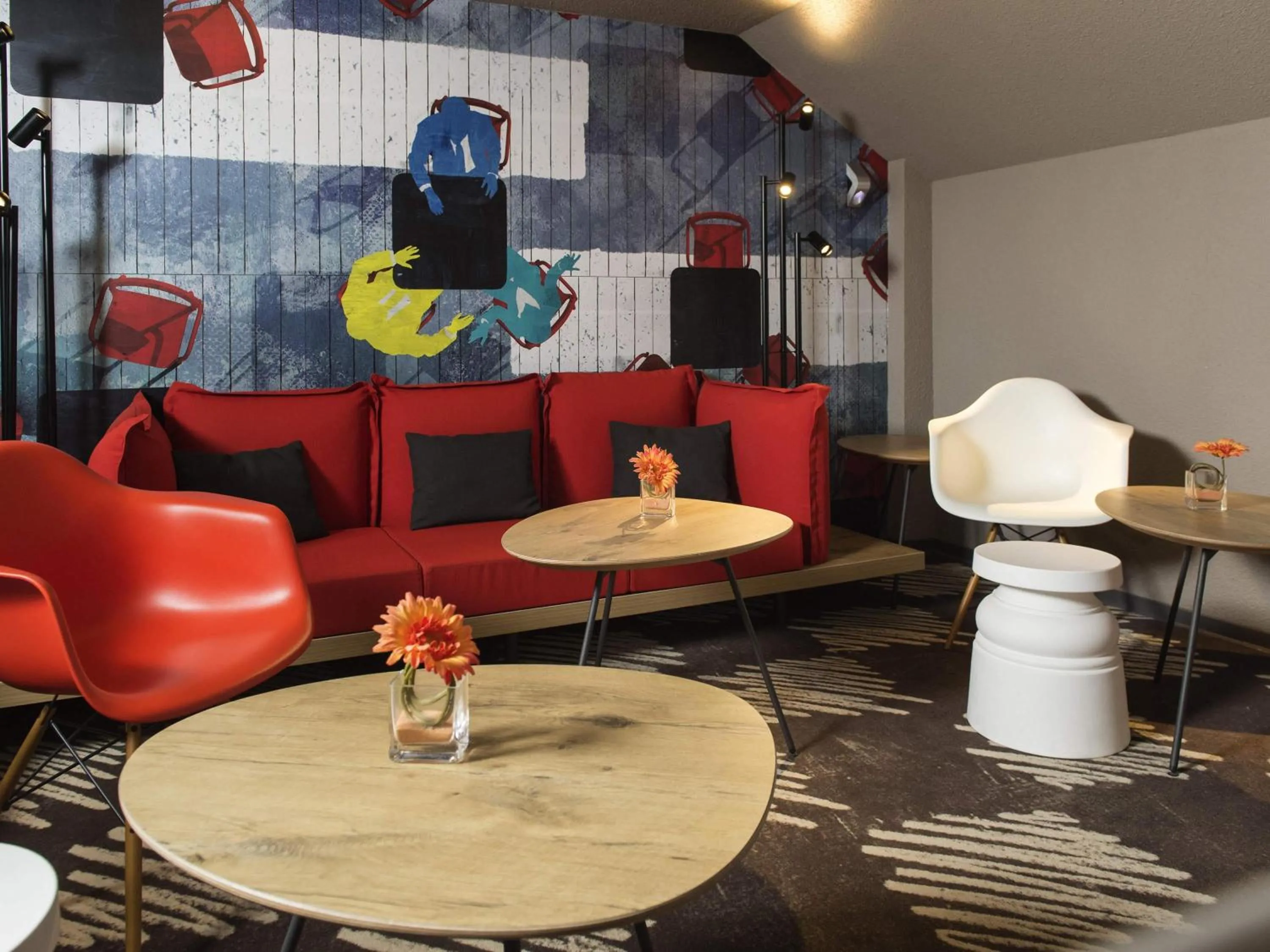 Lounge or bar in ibis Liège Centre Opéra