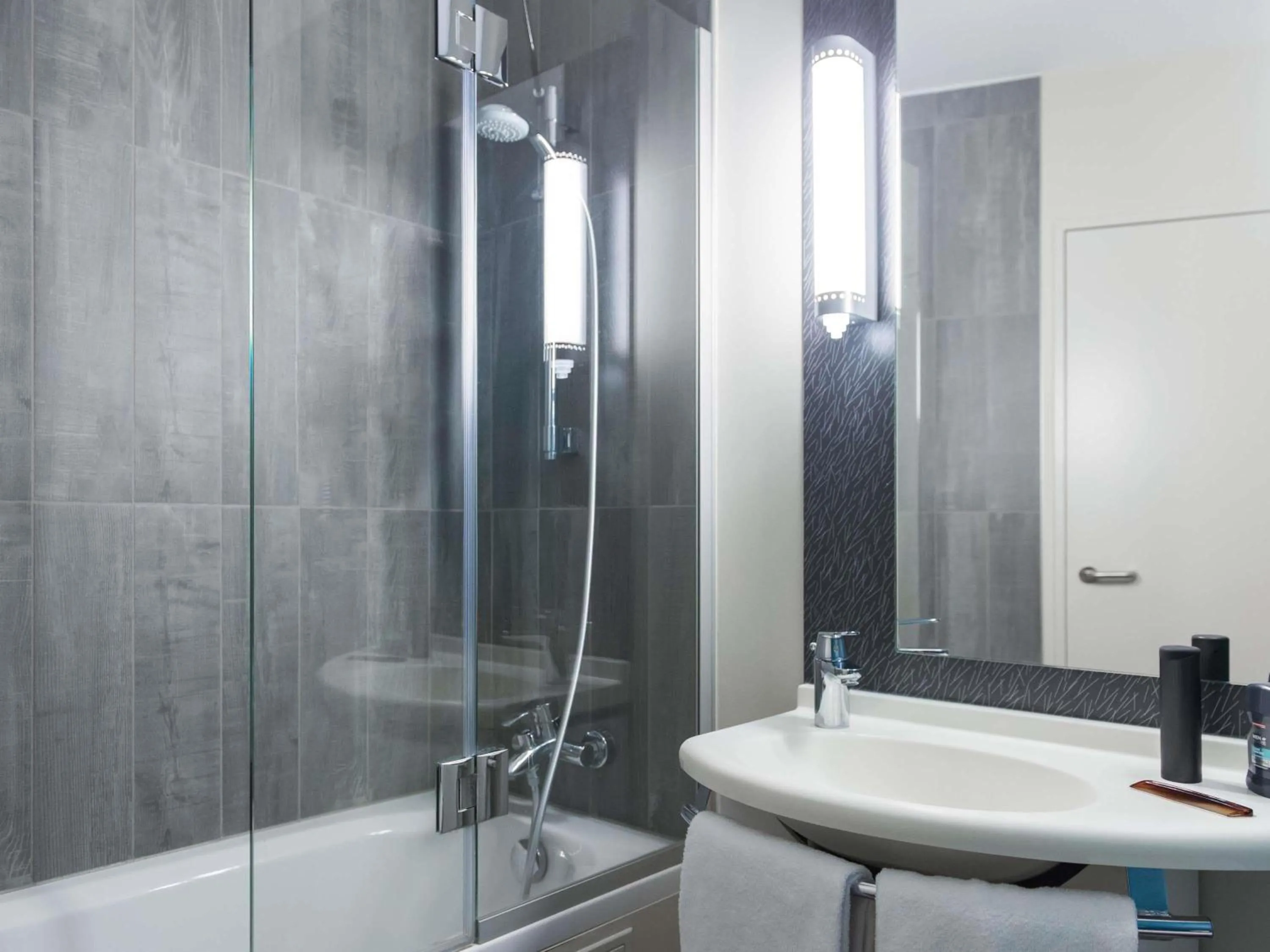 Bedroom in ibis Liège Centre Opéra