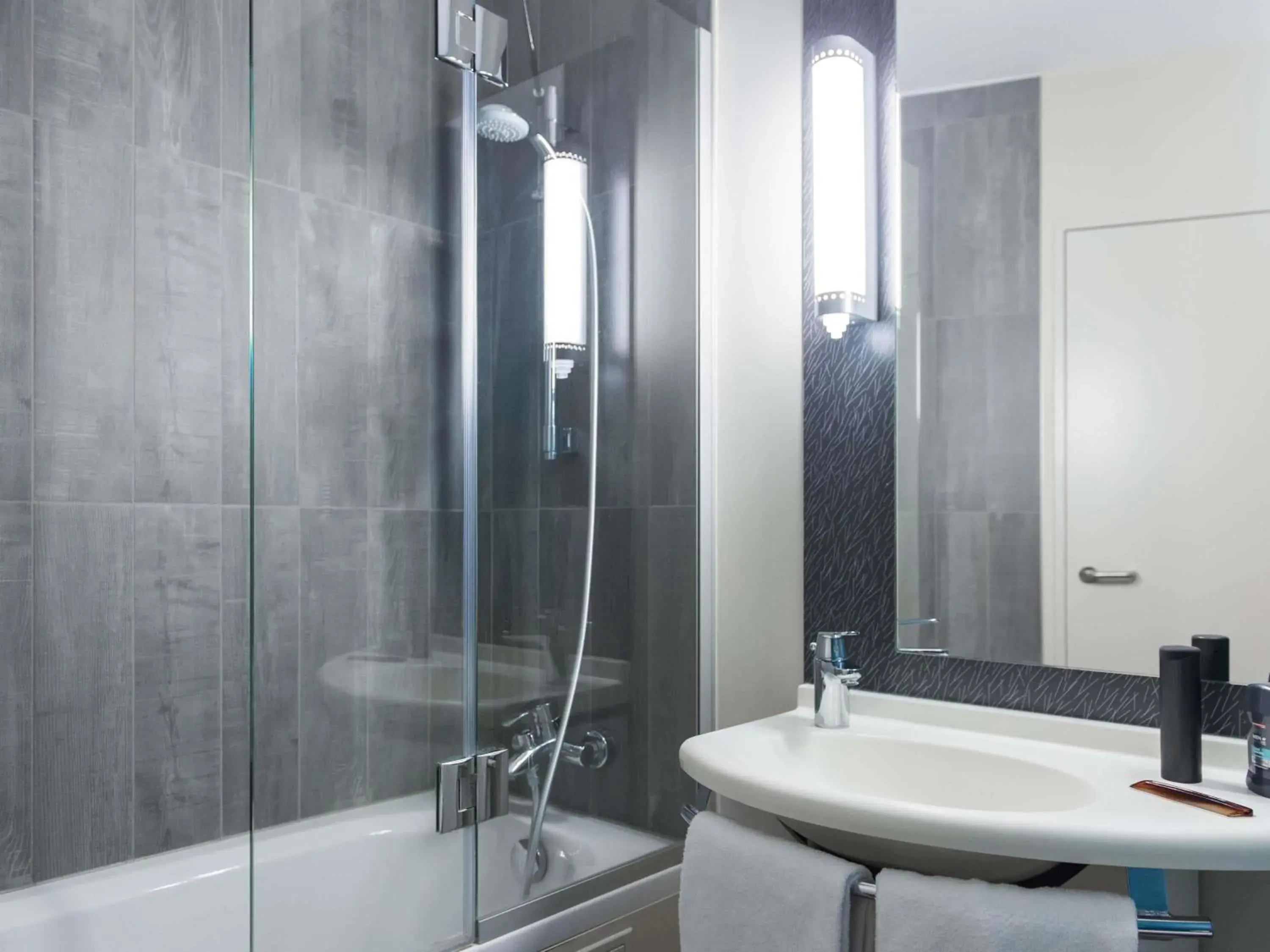 Bedroom in ibis Liège Centre Opéra Bedroom in ibis Liège Centre Opéra