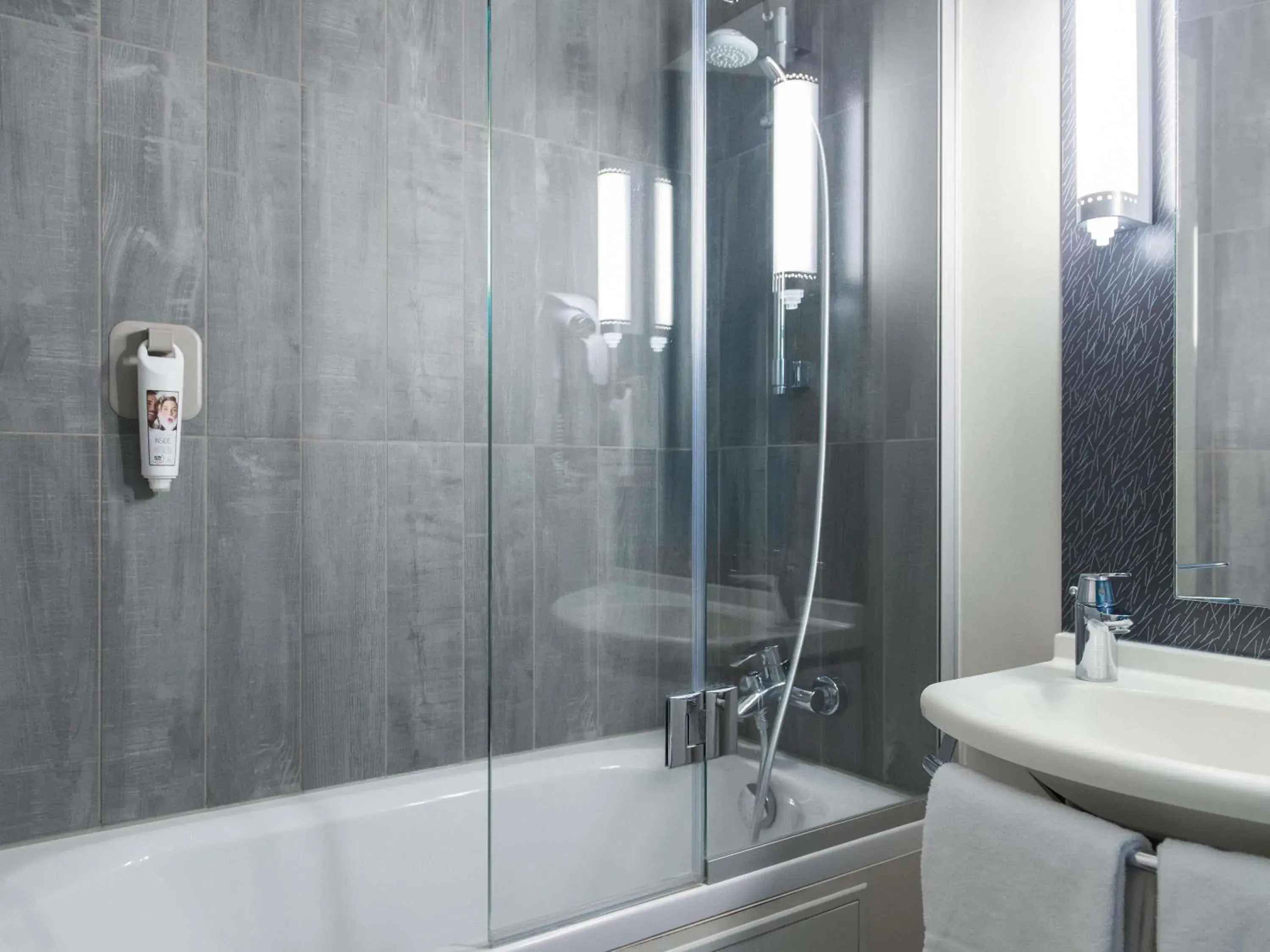 Bedroom in ibis Liège Centre Opéra Bedroom in ibis Liège Centre Opéra