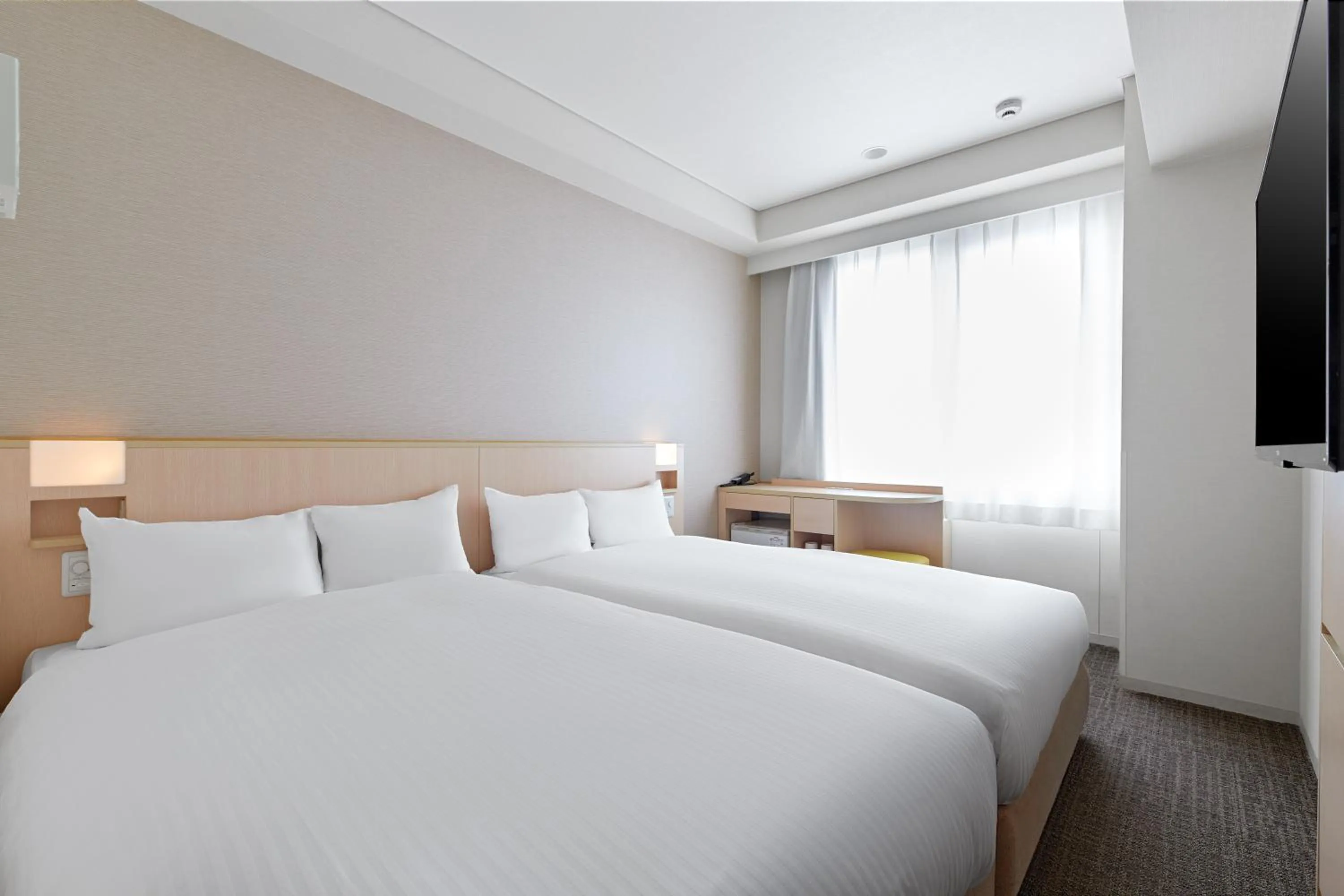 Bed in Sotetsu Fresa Inn Kyoto-Hachijoguchi