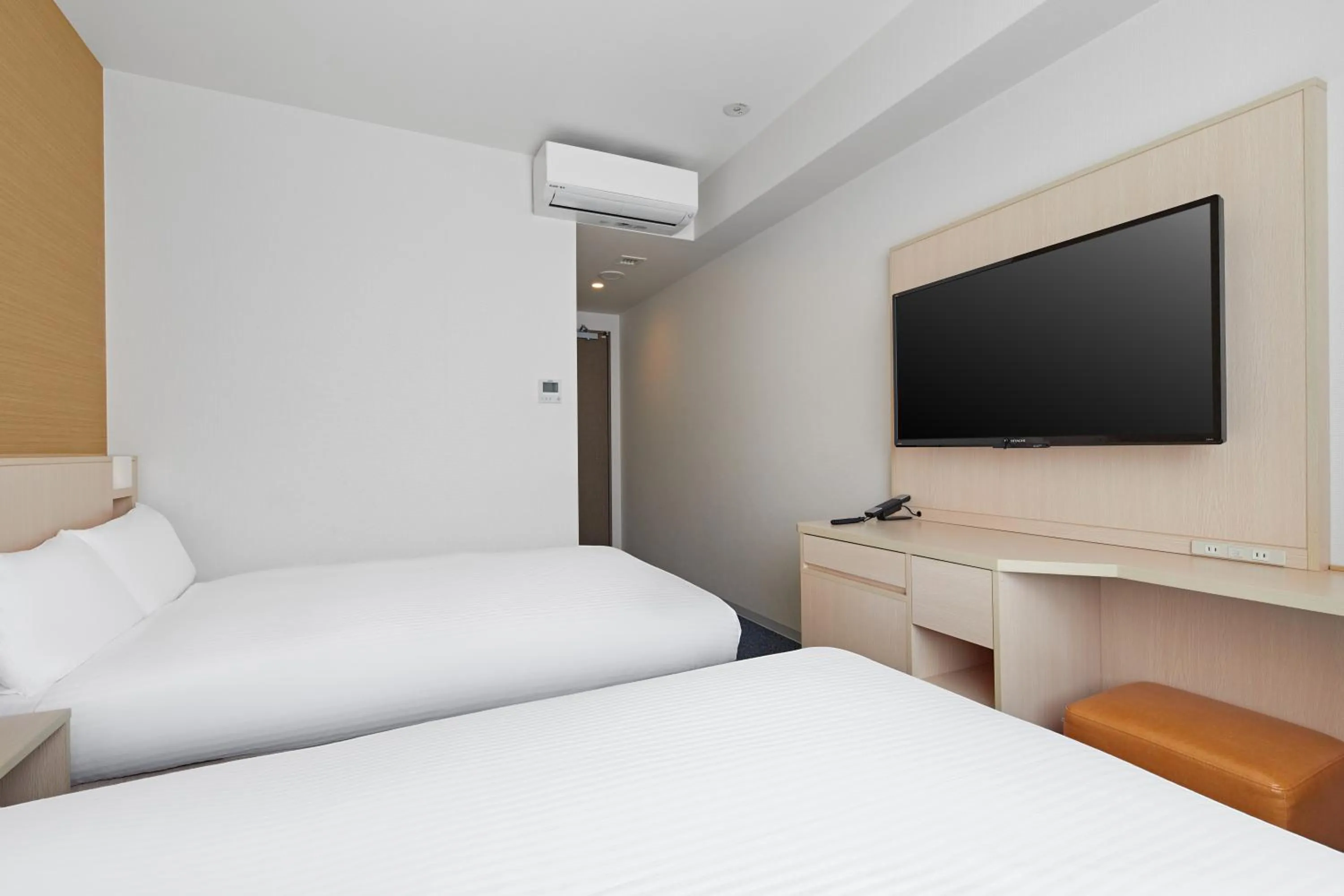 Bed in Sotetsu Fresa Inn Kyoto-Shijokarasuma