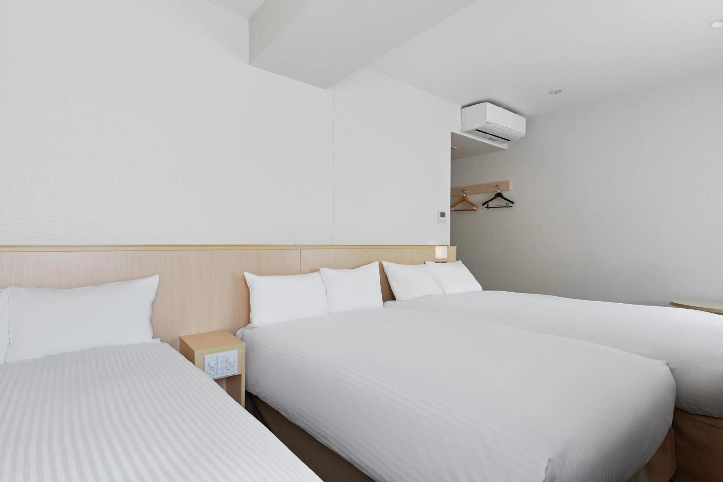 Bed in Sotetsu Fresa Inn Kyoto-Shijokarasuma