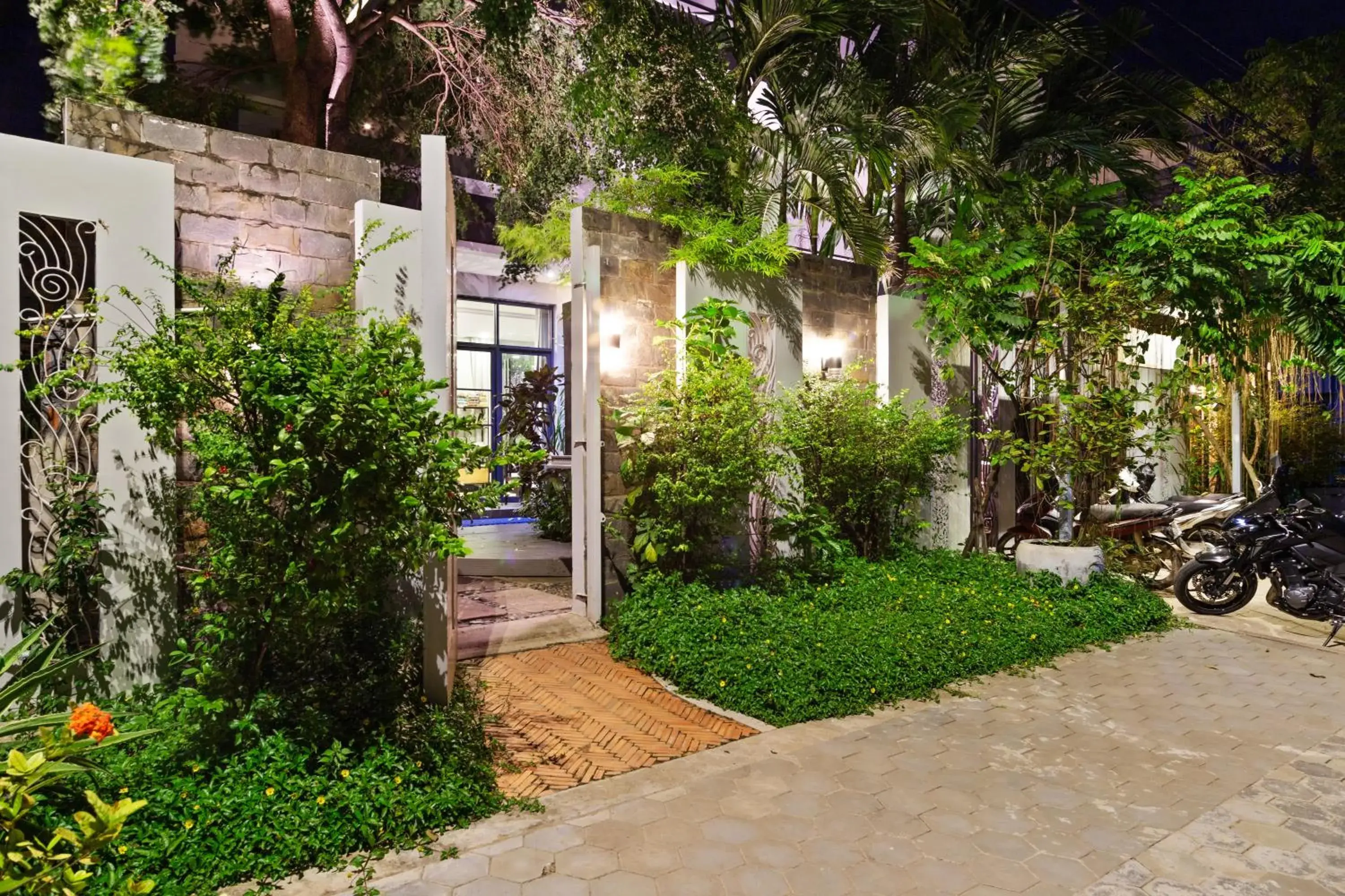 Facade/entrance in Hotel Five.S Facade/entrance in Hotel Five.S