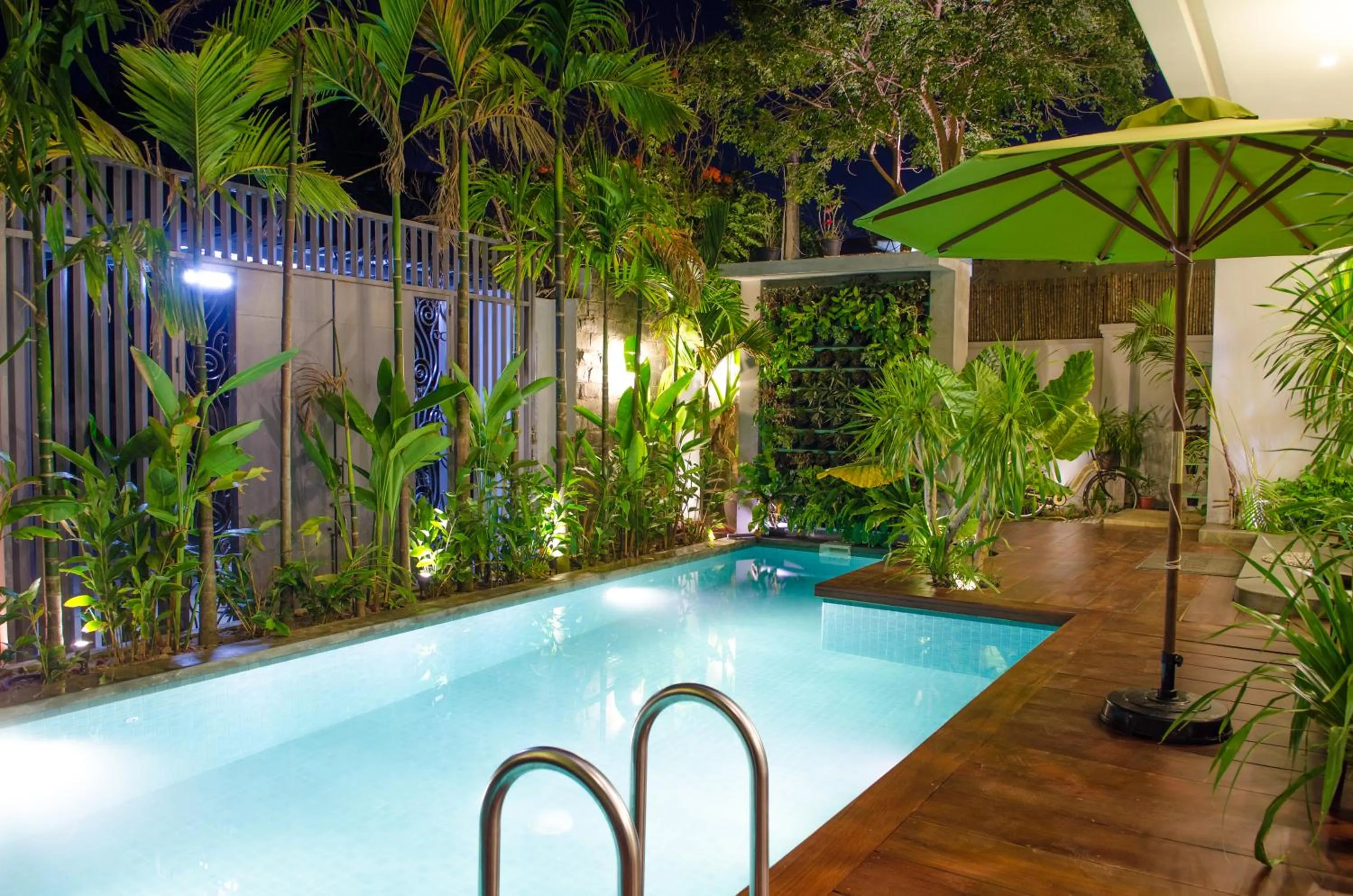 Night in Hotel Five.S