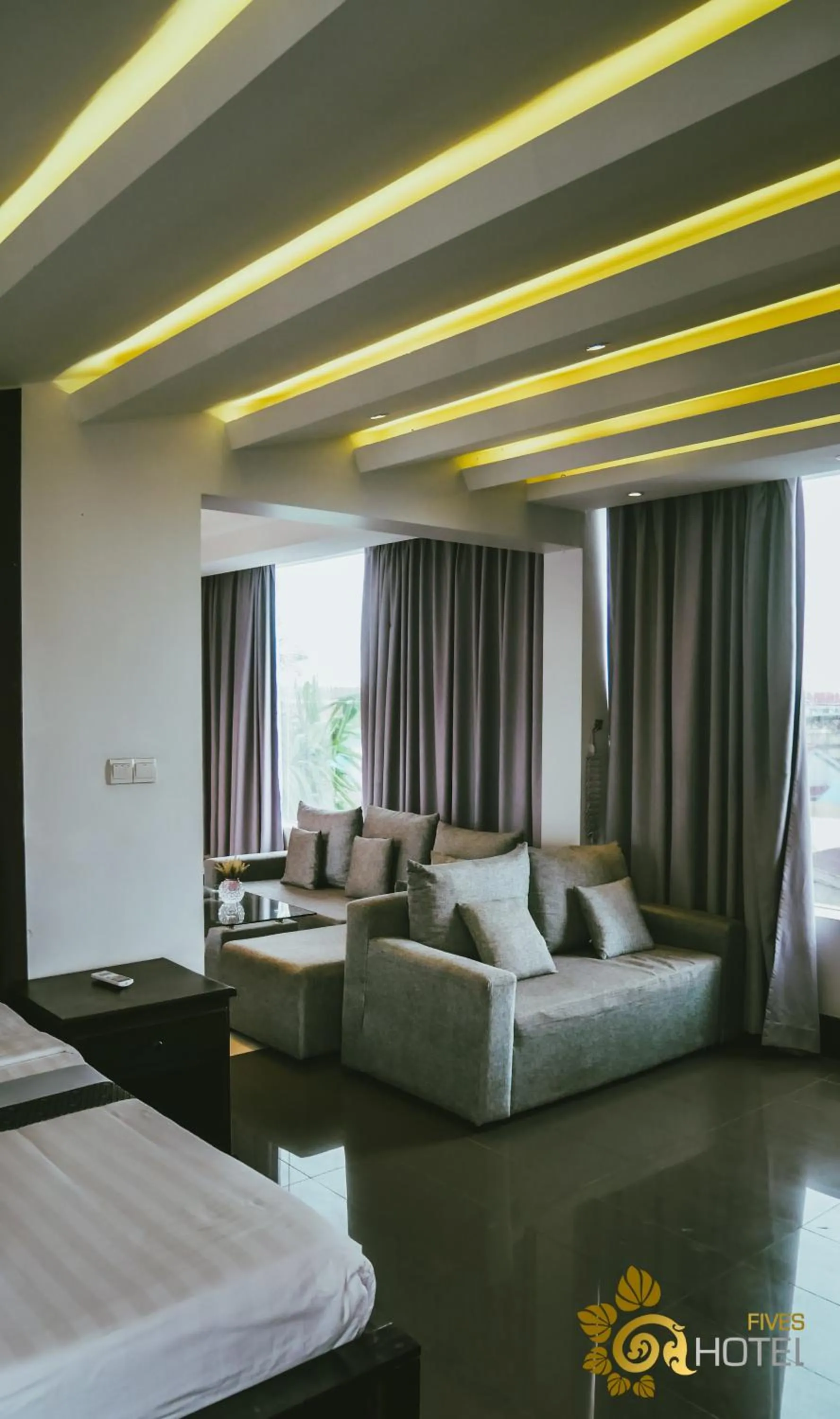 Living room, Bed in Hotel Five.S