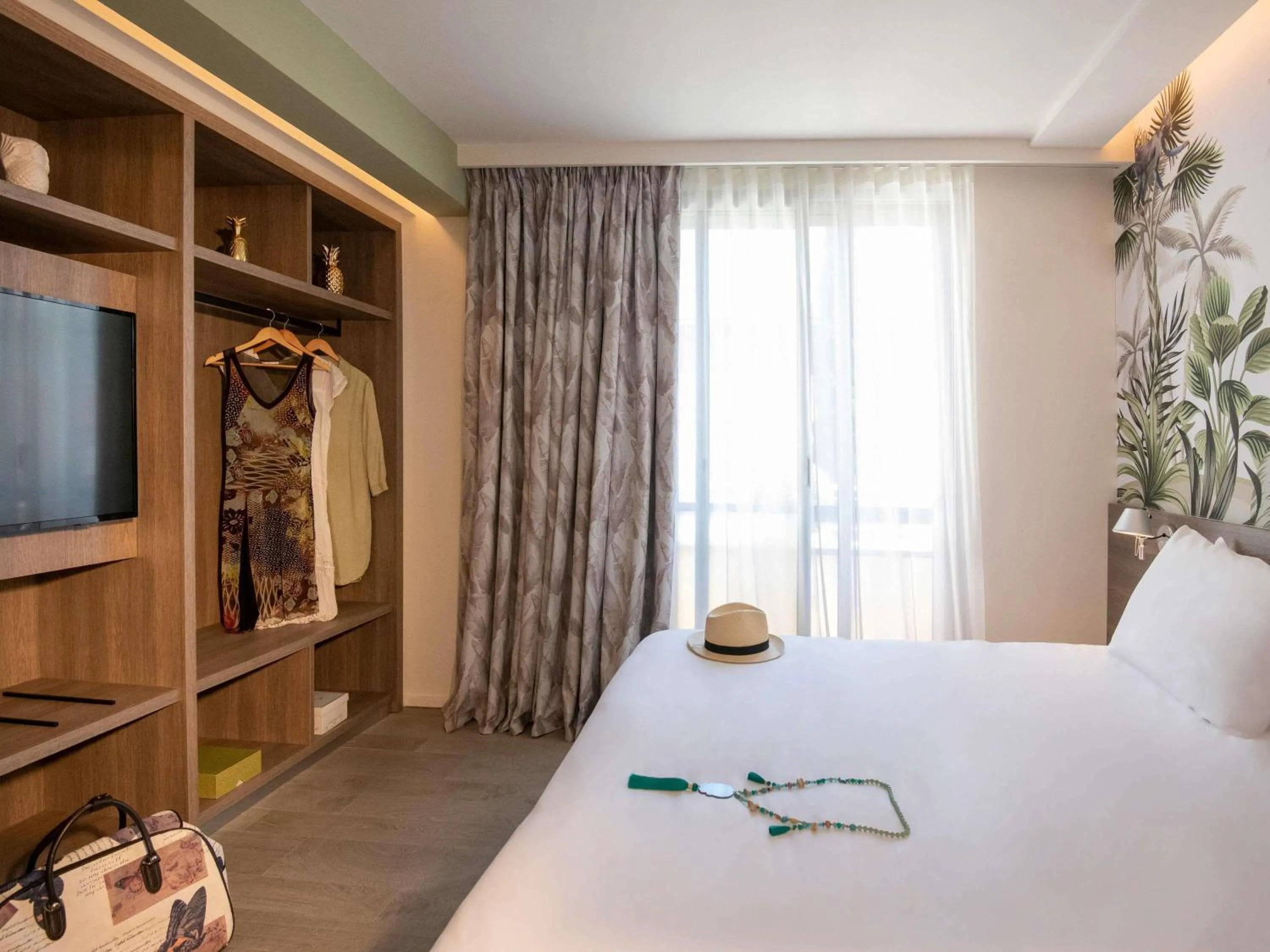 Bedroom, Bed in ibis Styles Beaulieu sur Mer