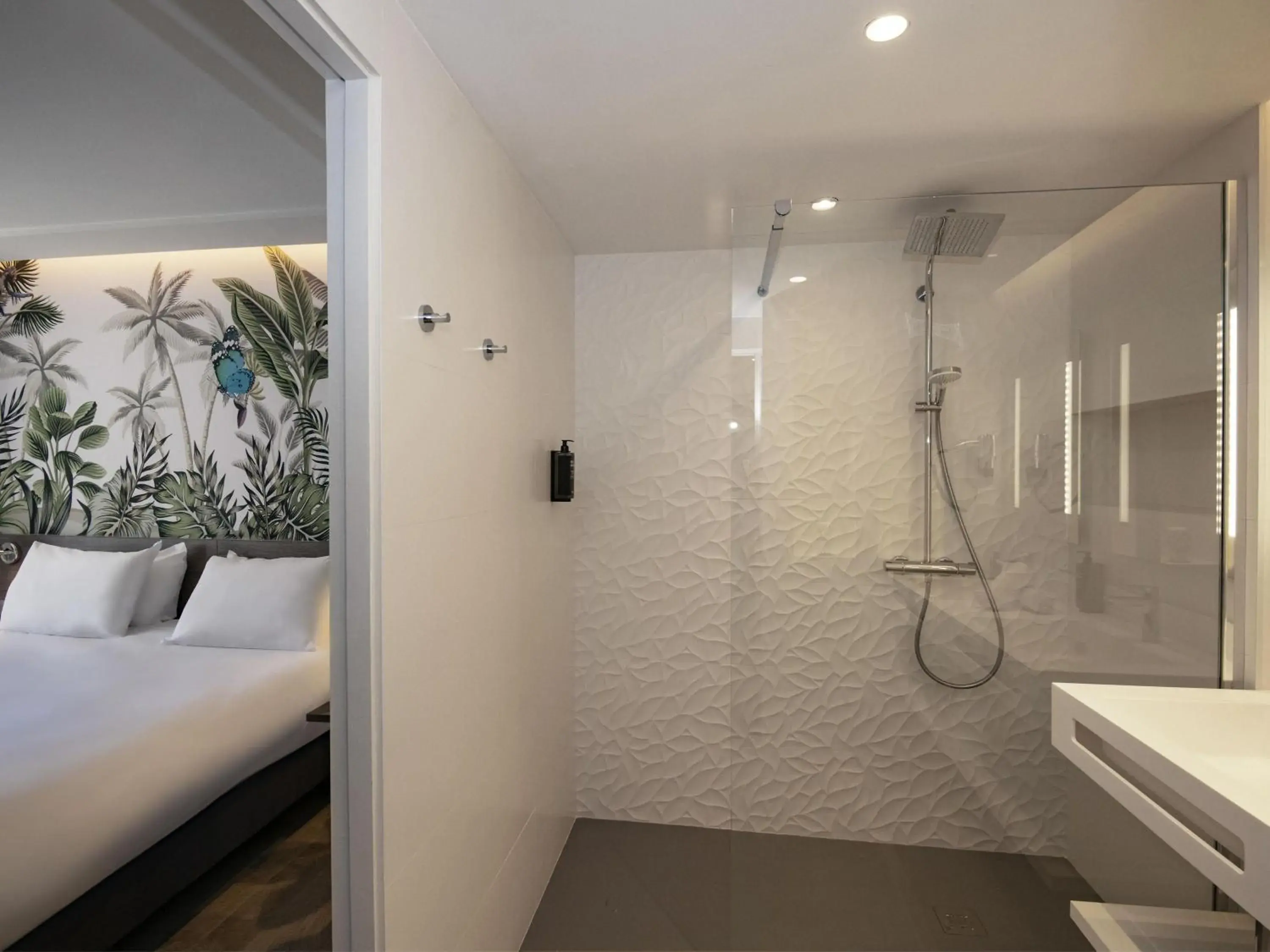 Bedroom, Bed in ibis Styles Beaulieu sur Mer Bedroom, Bed in ibis Styles Beaulieu sur Mer