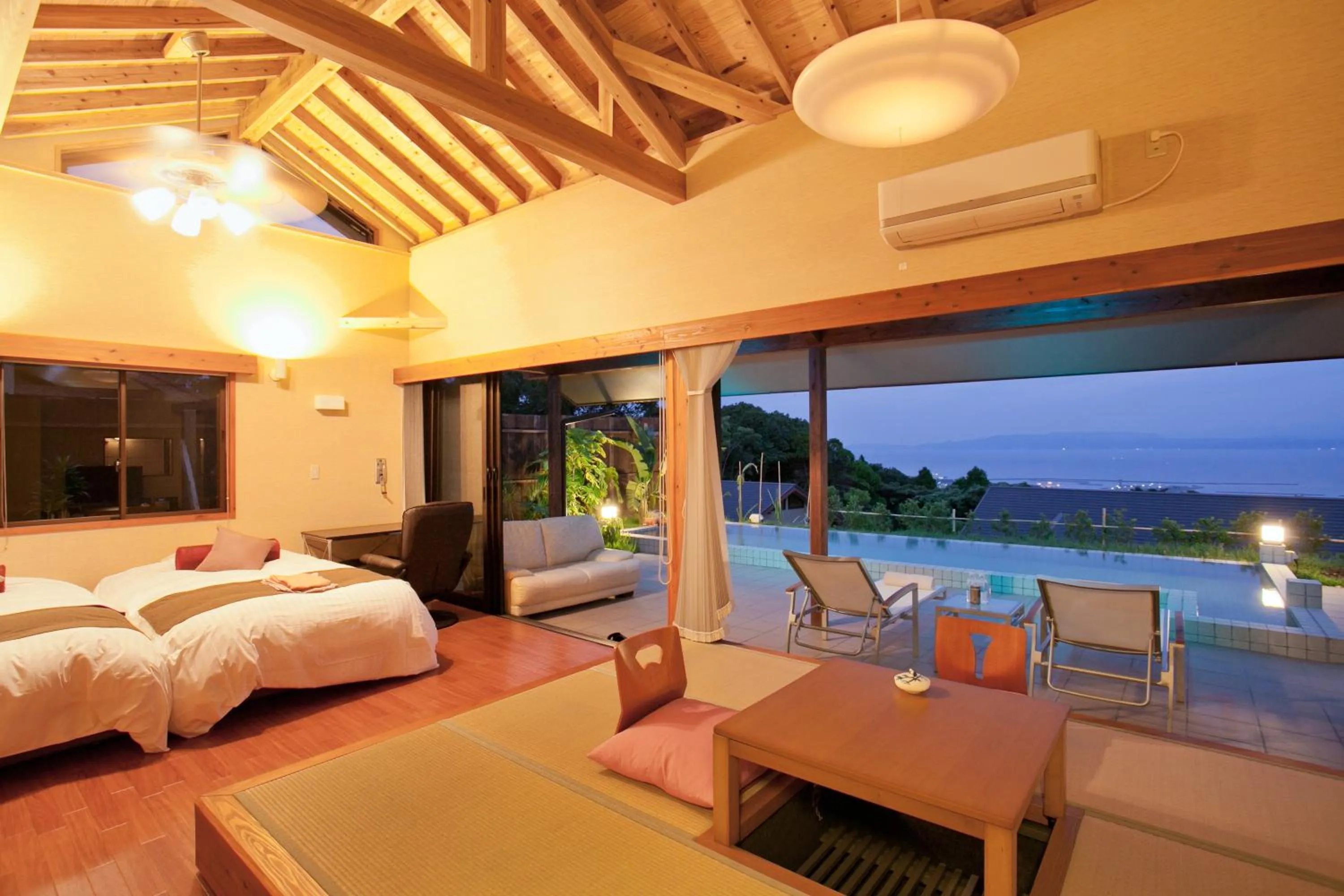 Bed in Onsensui Pool & Fufu Rotenburo no Hanareyado Yurian