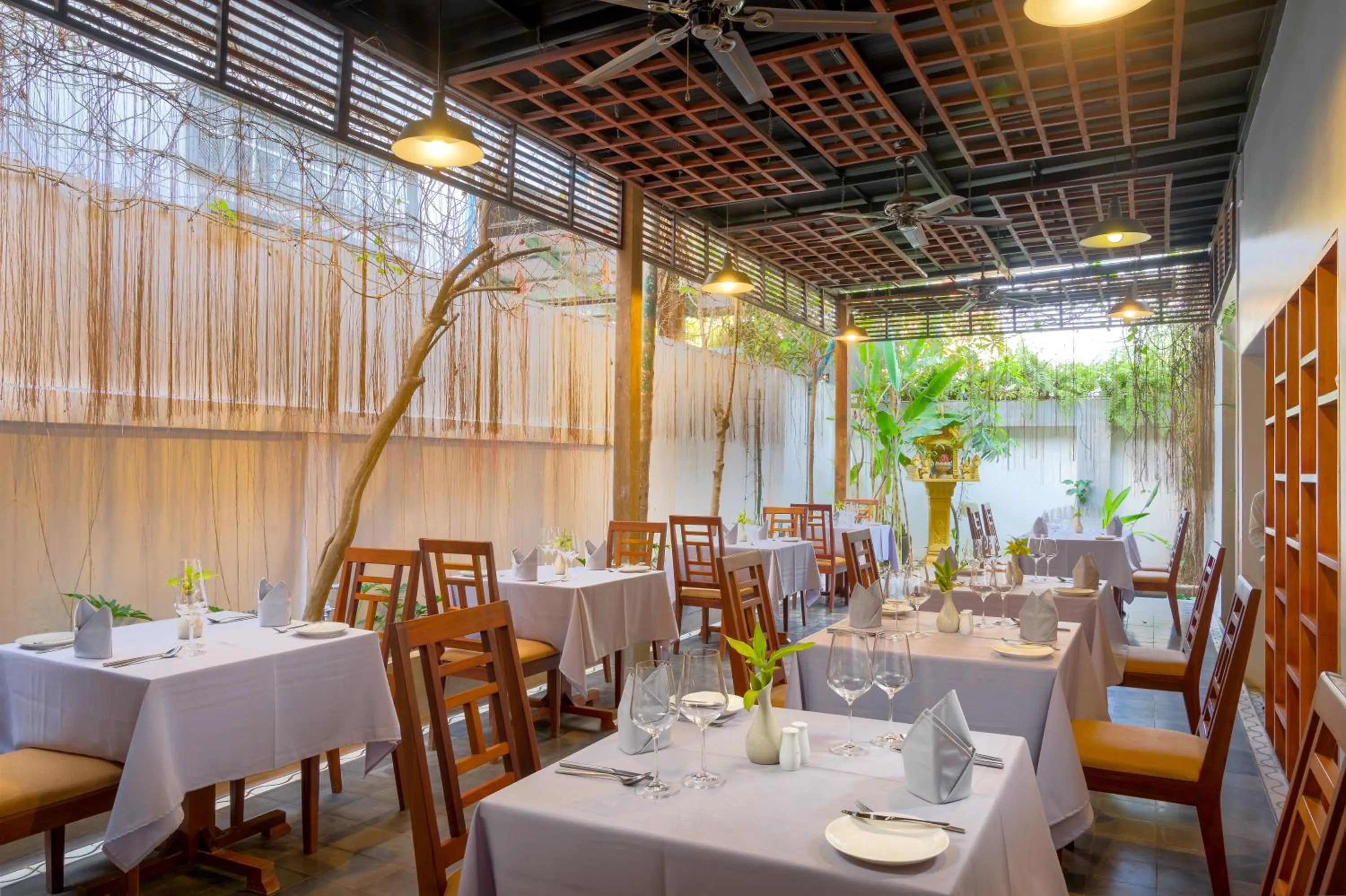 Restaurant/places to eat in SK Residence