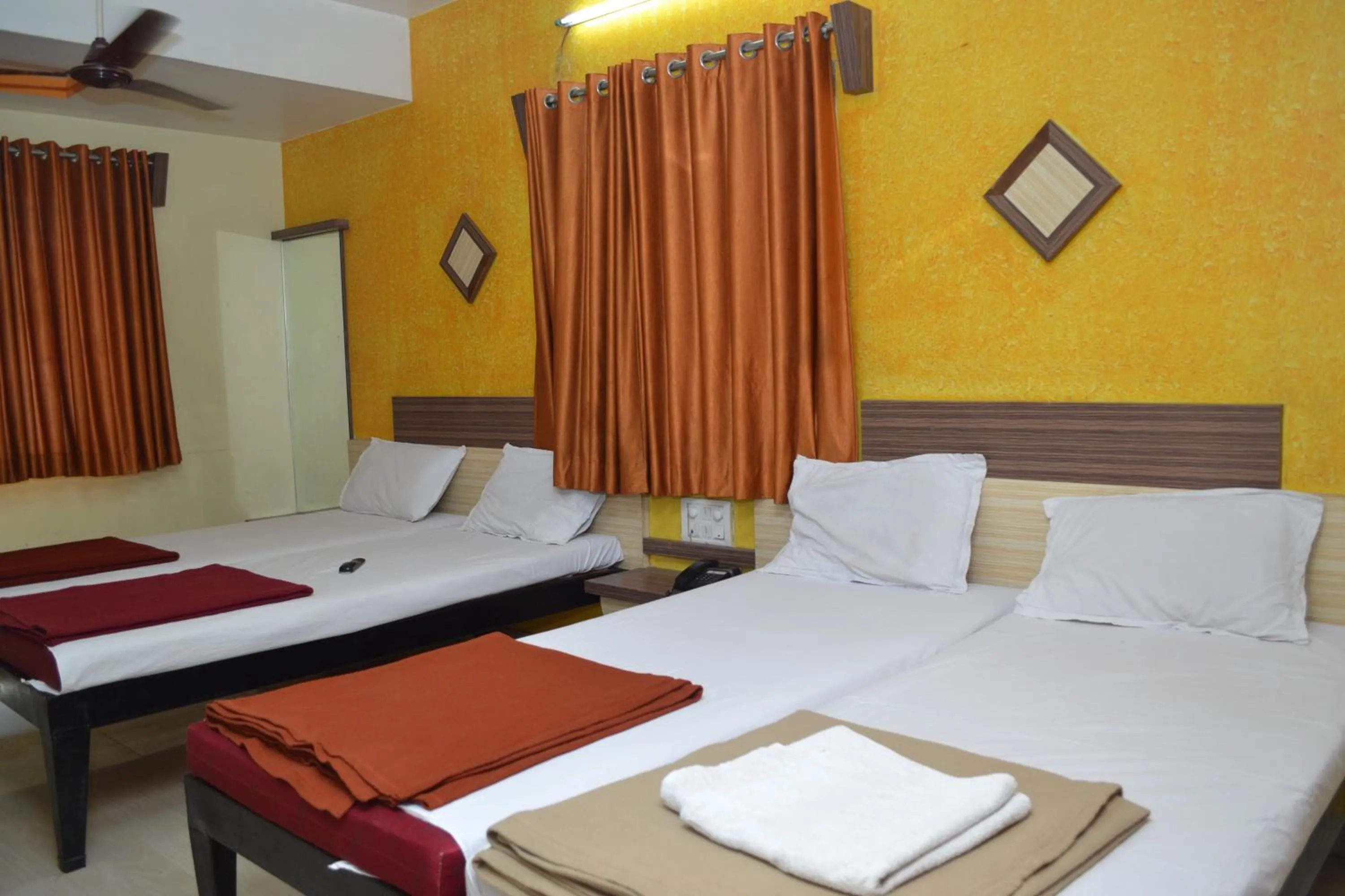 Photo of the whole room, Bed in Hotel Sai Vishwa