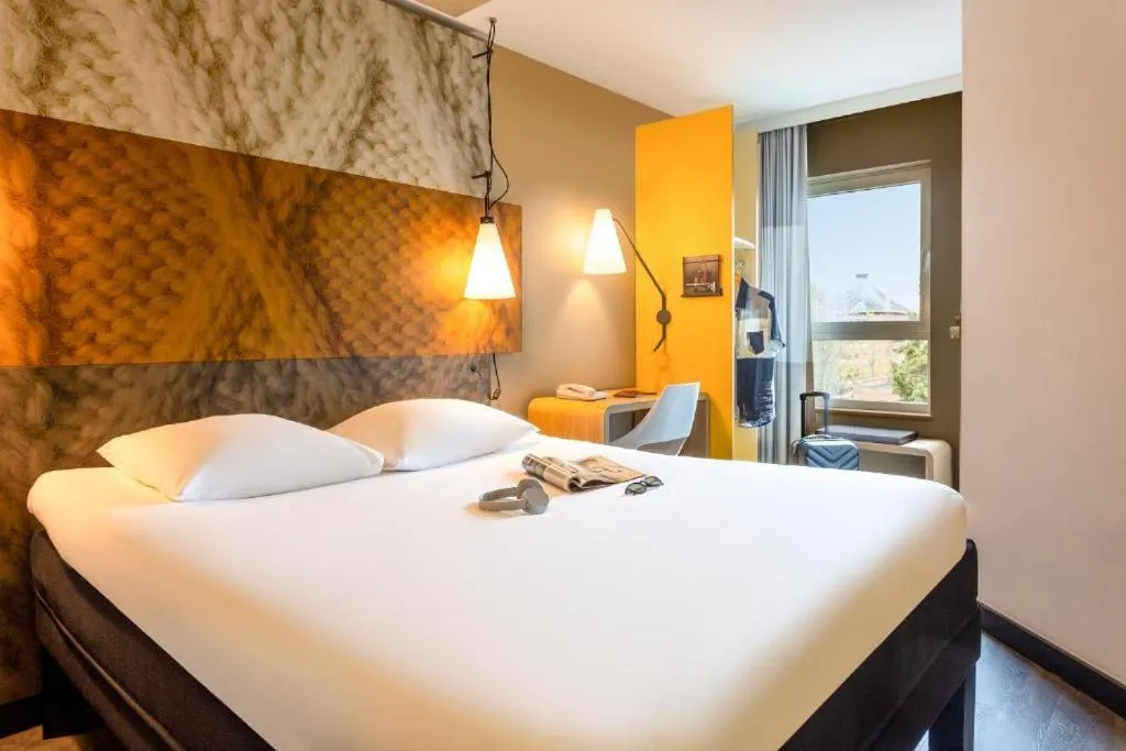 Bedroom, Bed in ibis Leuven Centrum
