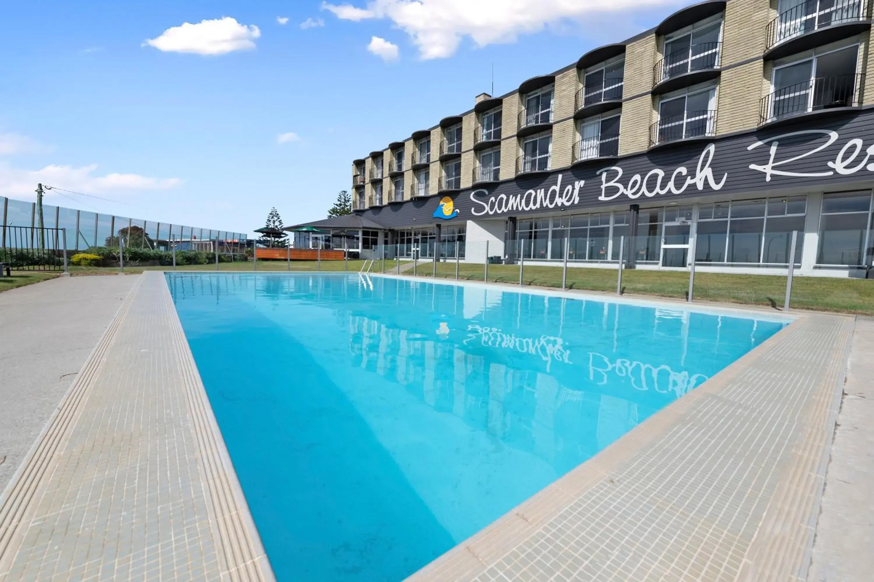 Swimming pool in Scamander Beach Resort Swimming pool in Scamander Beach Resort