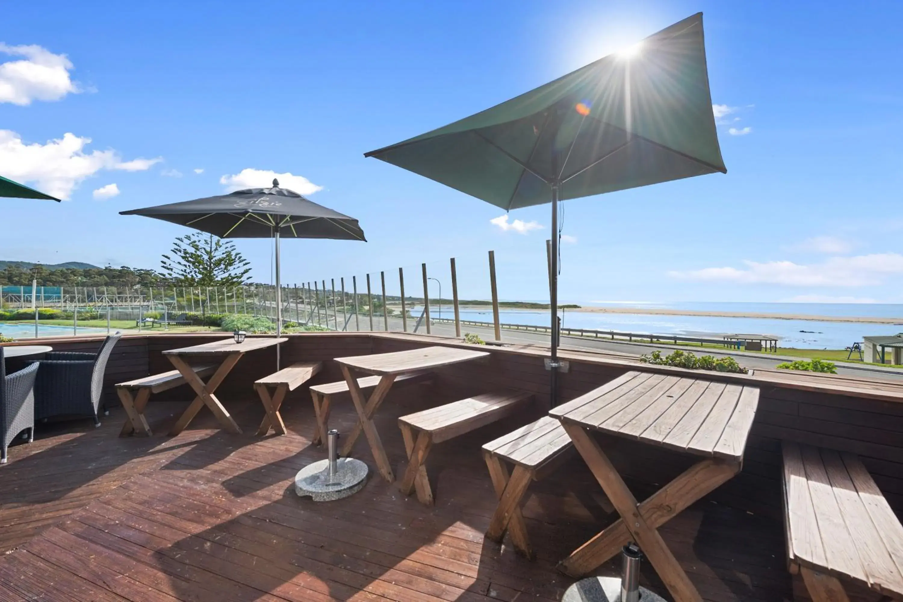 Lounge or bar in Scamander Beach Resort Lounge or bar in Scamander Beach Resort
