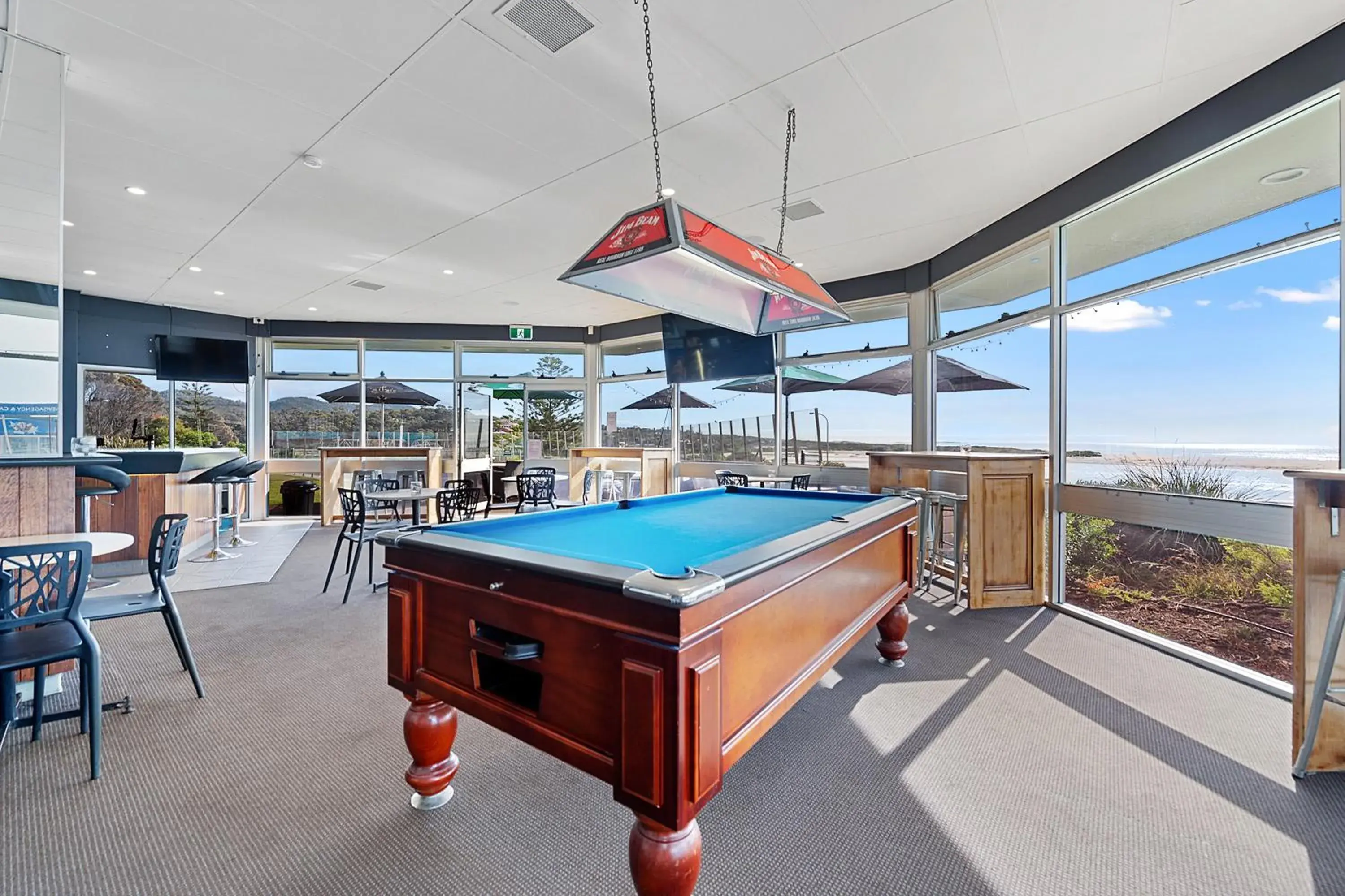 Lounge or bar in Scamander Beach Resort Lounge or bar in Scamander Beach Resort