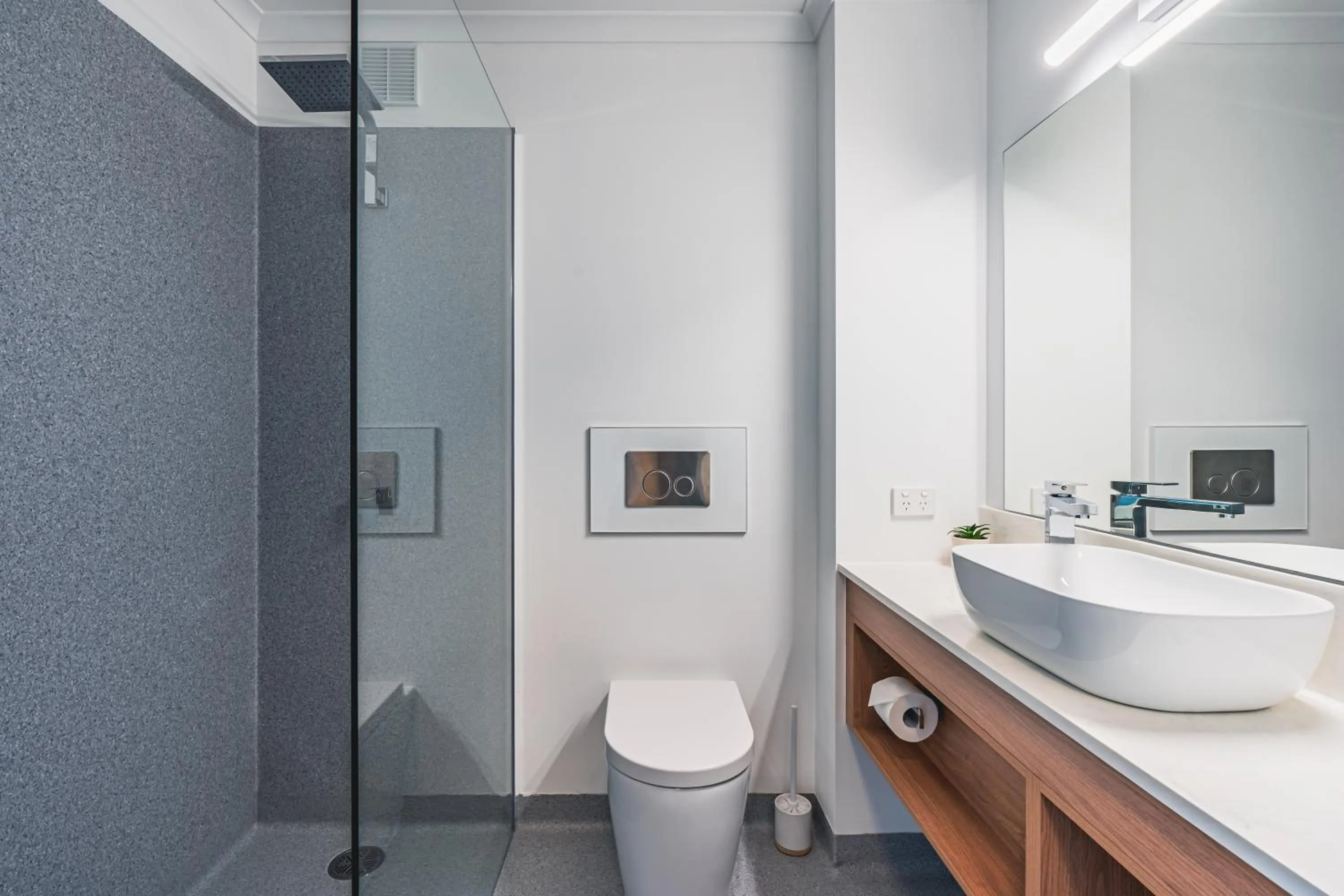 Shower in Scamander Beach Resort