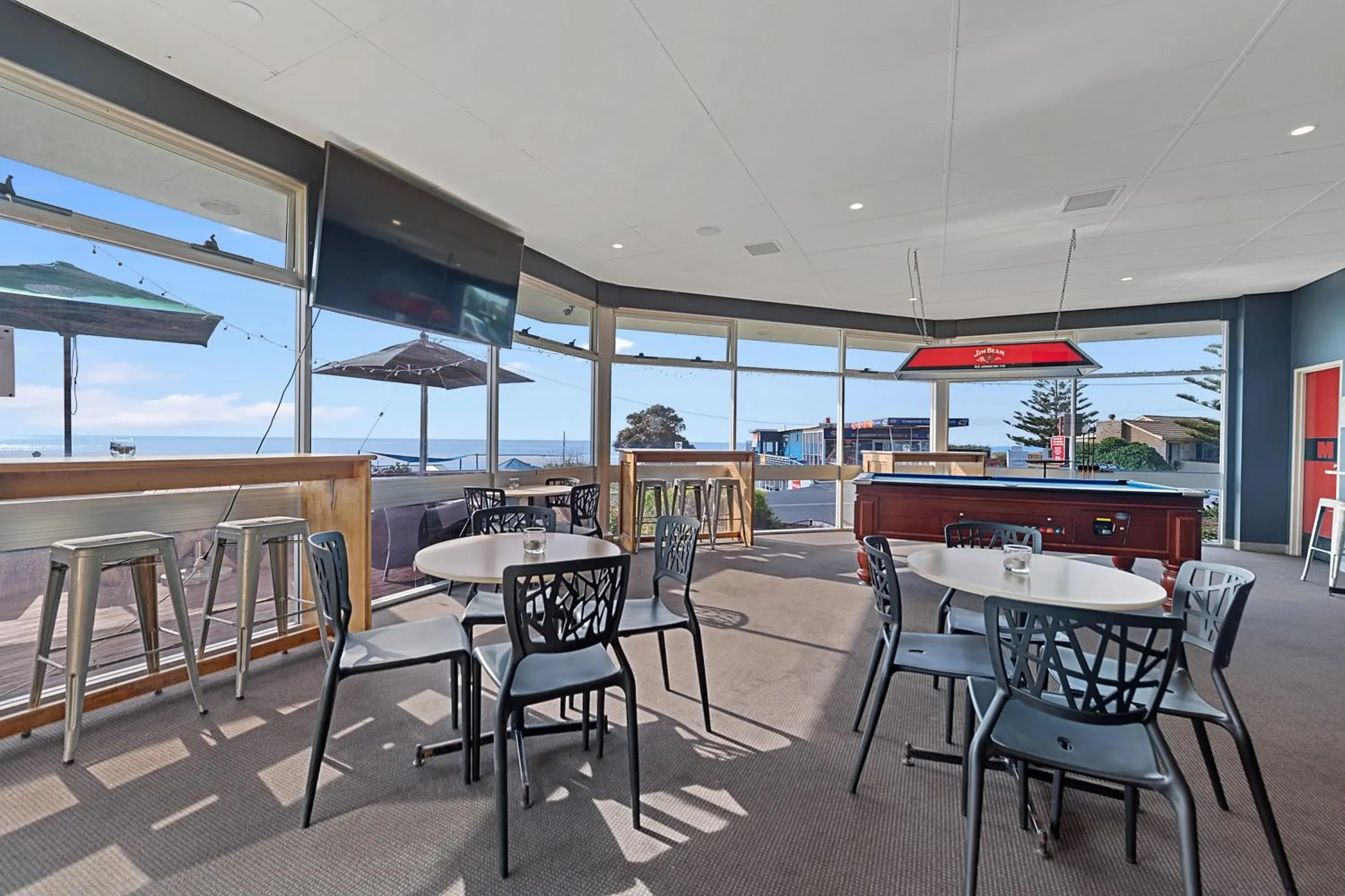 Lounge or bar in Scamander Beach Resort Lounge or bar in Scamander Beach Resort