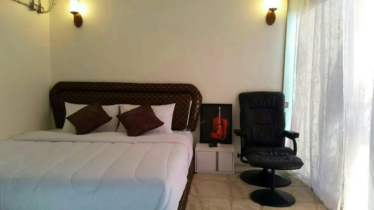 Property building, Bed in T'Luck House Resort