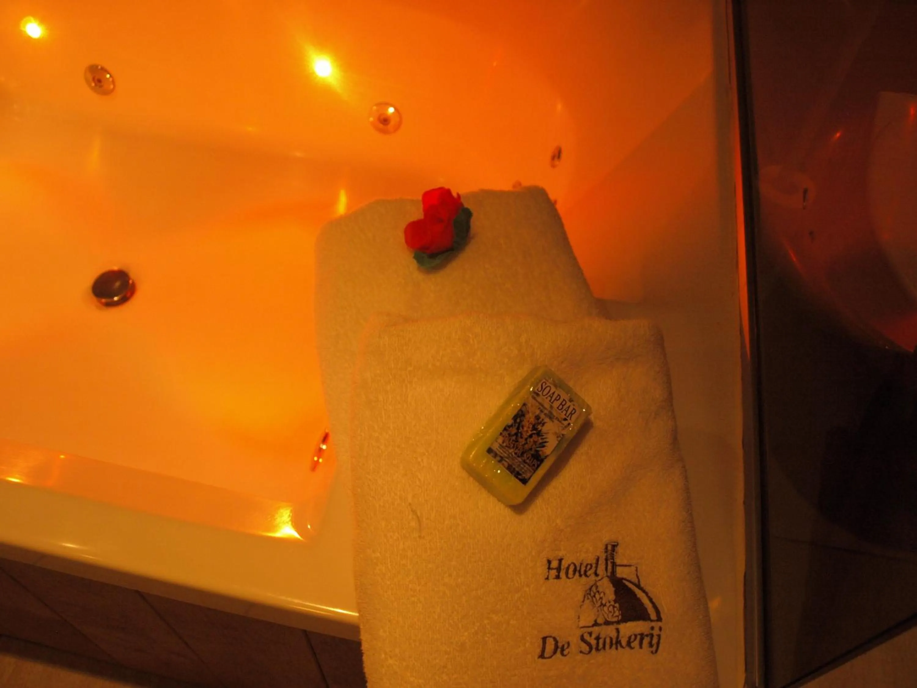 Bathroom in Hotel De Stokerij