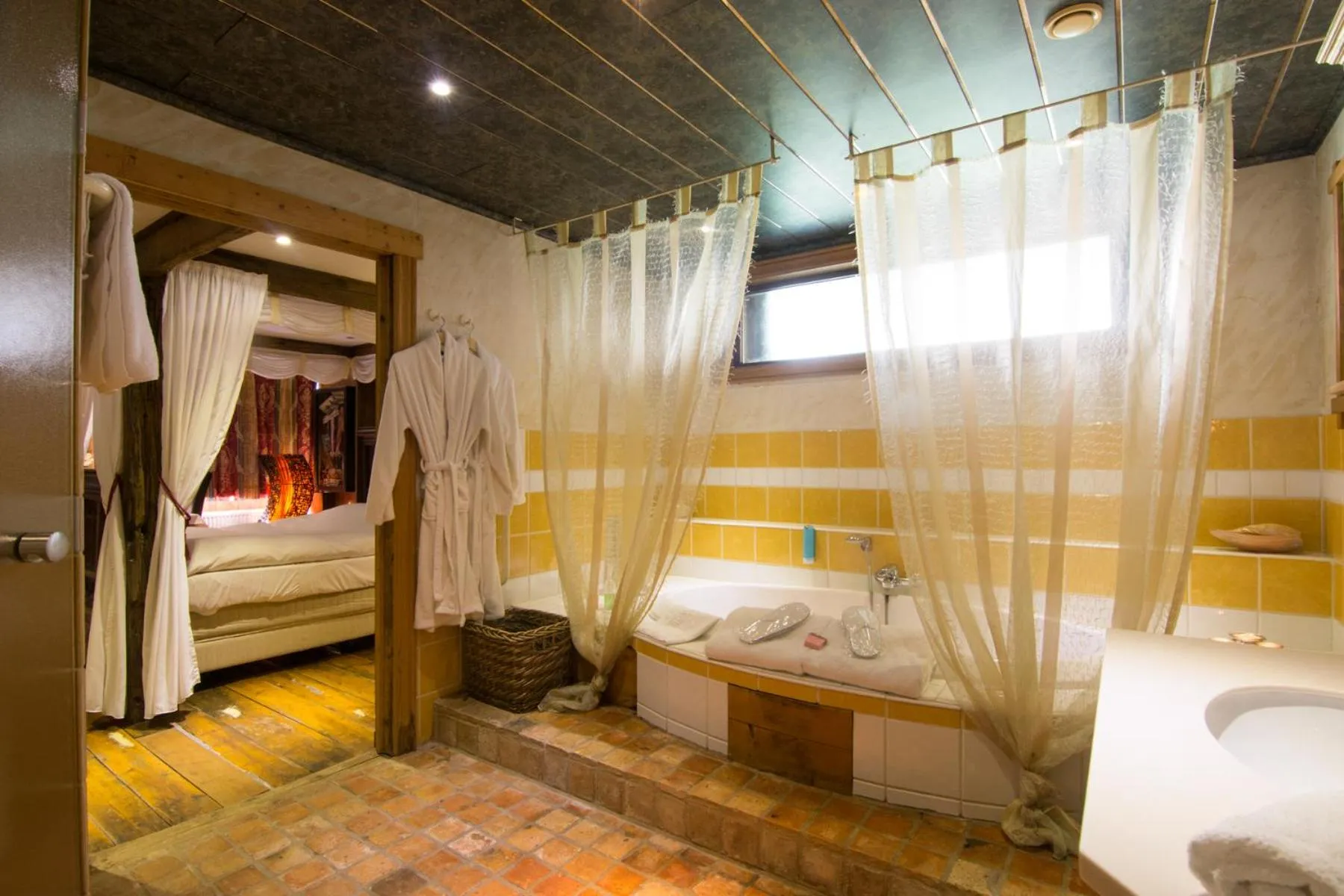 Bathroom in Hotel De Stokerij