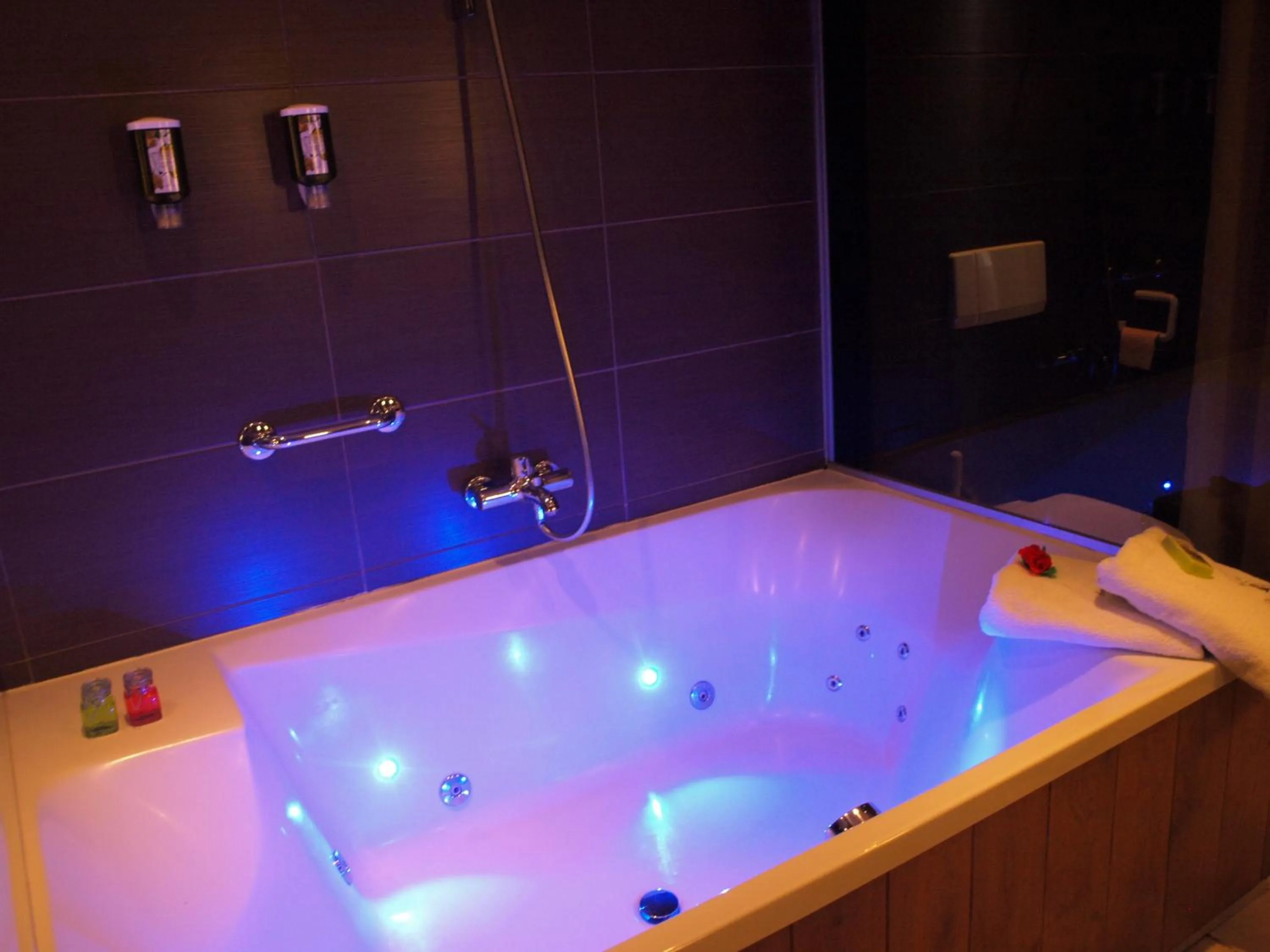 Bathroom in Hotel De Stokerij