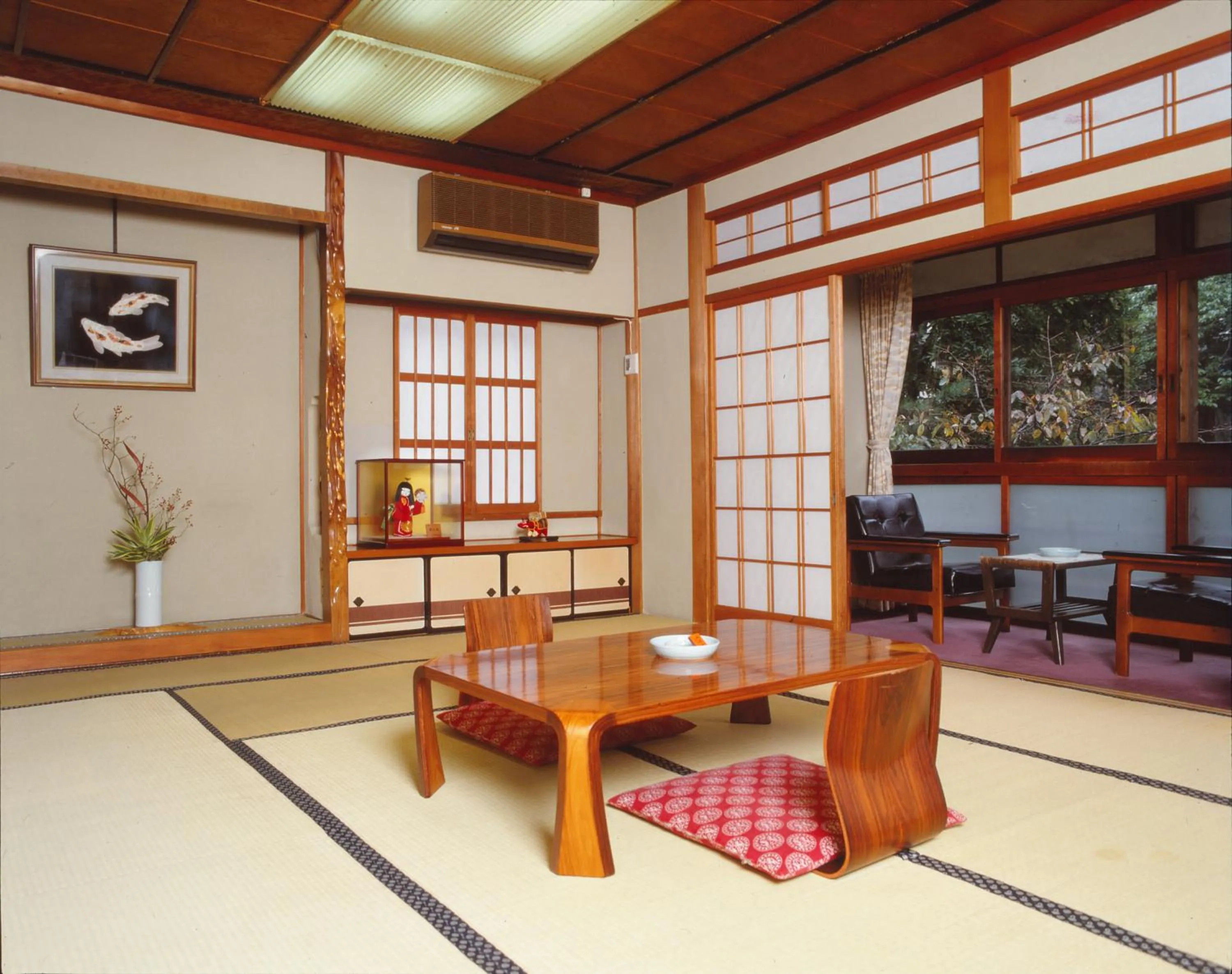Photo of the whole room in Motoyu Arimaya